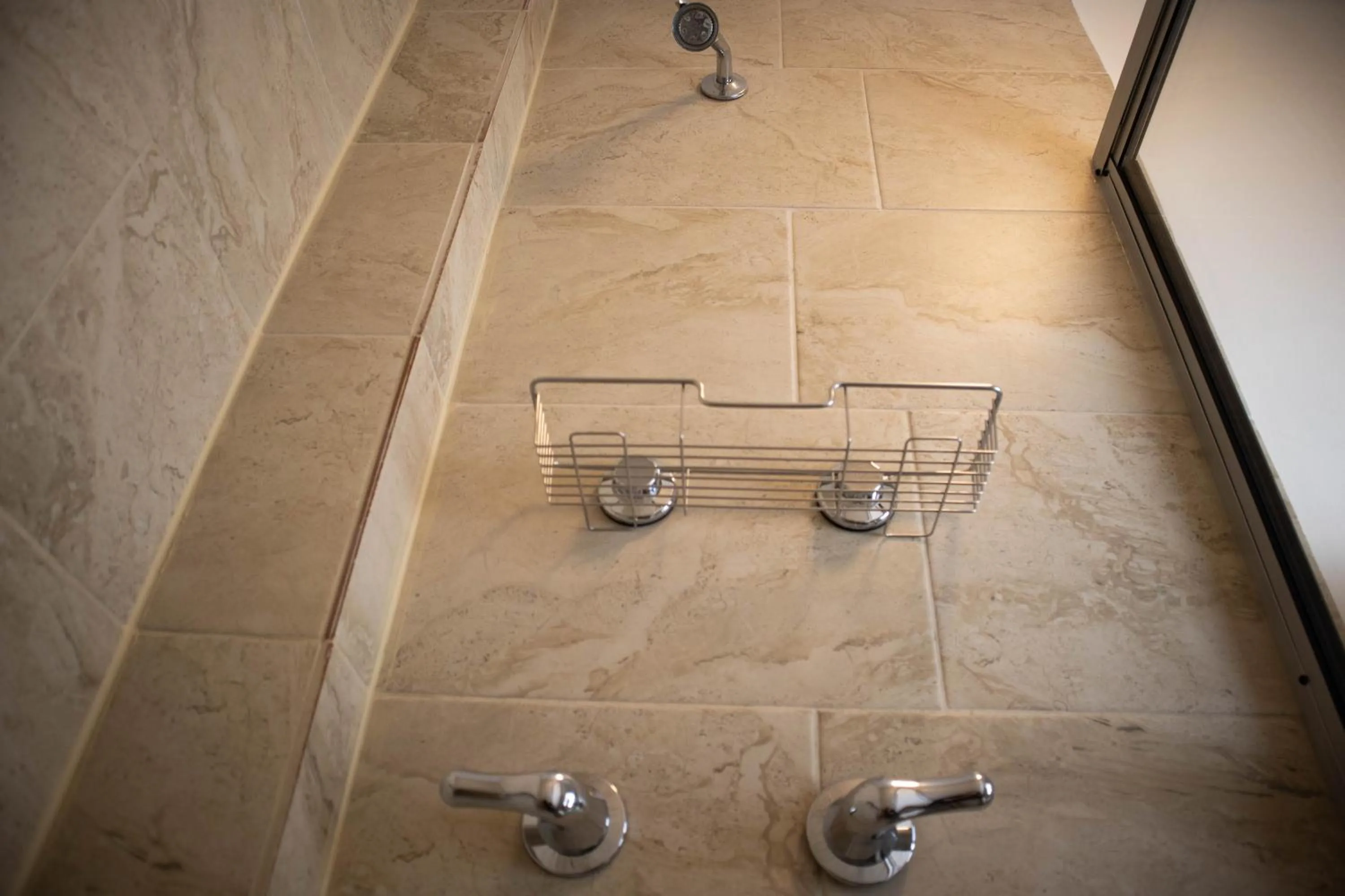 California Comfort & Suites