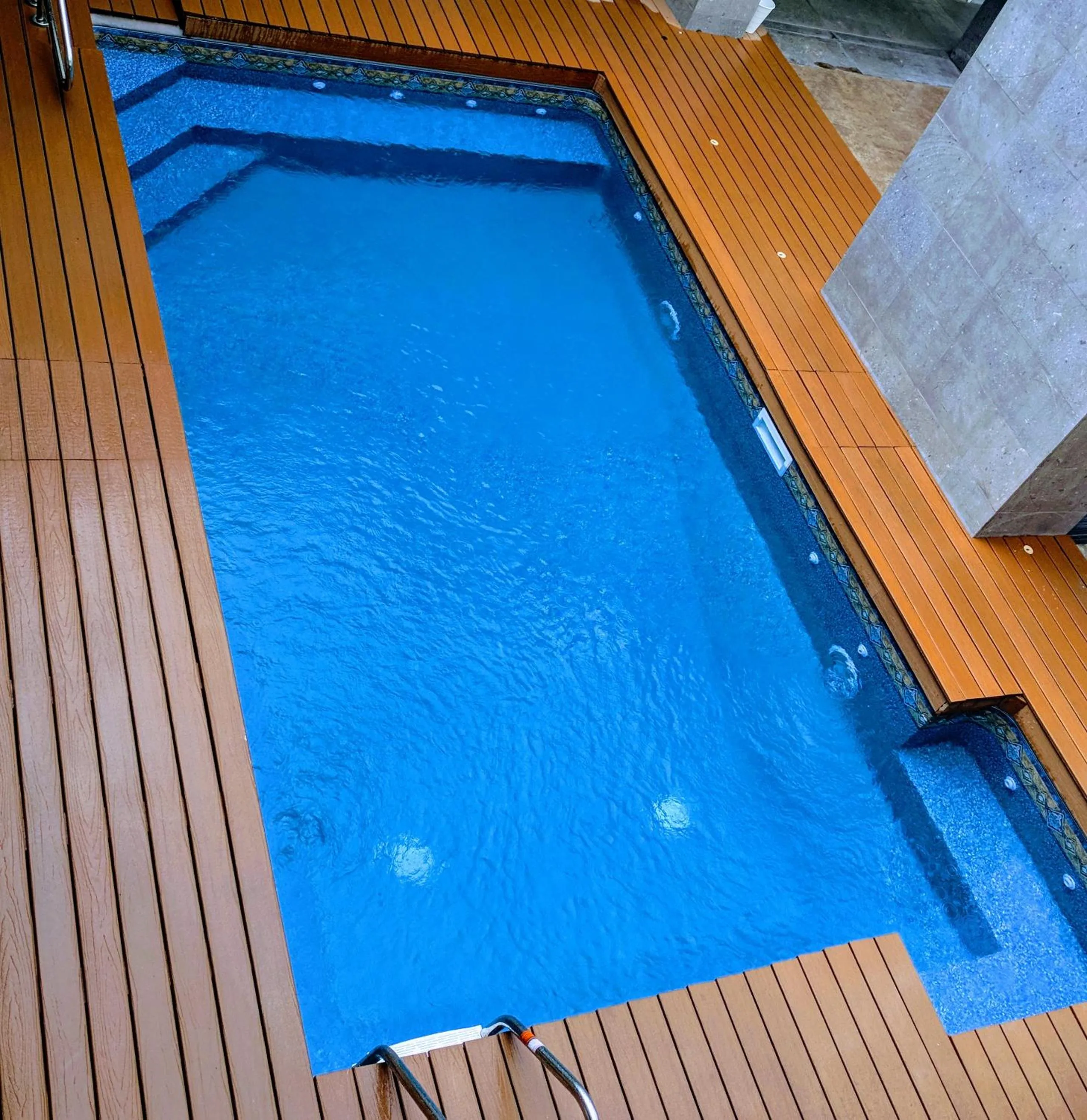 Swimming pool in California Comfort & Suites