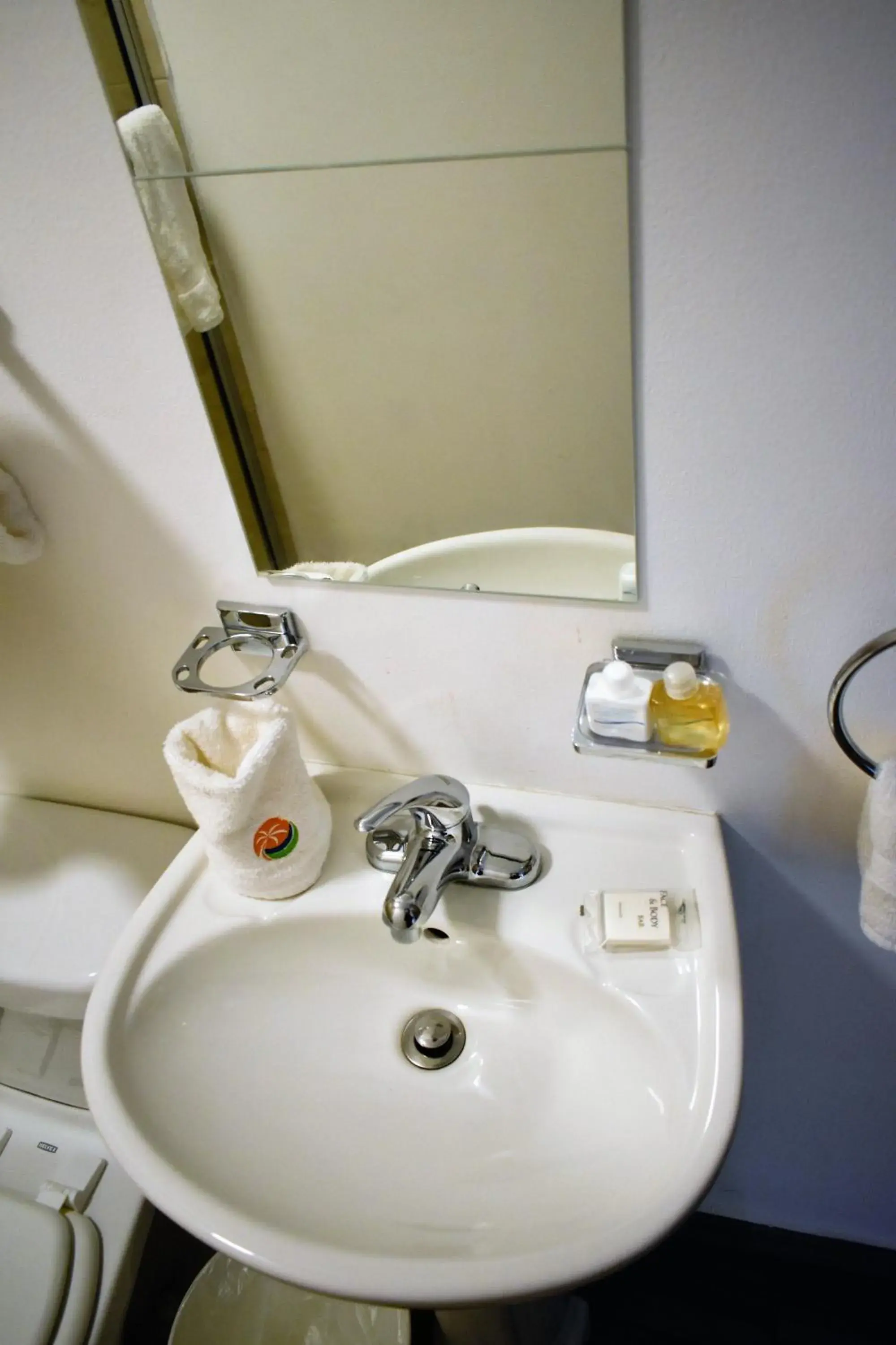 Queen Suite in California Comfort & Suites Queen Suite in California Comfort & Suites