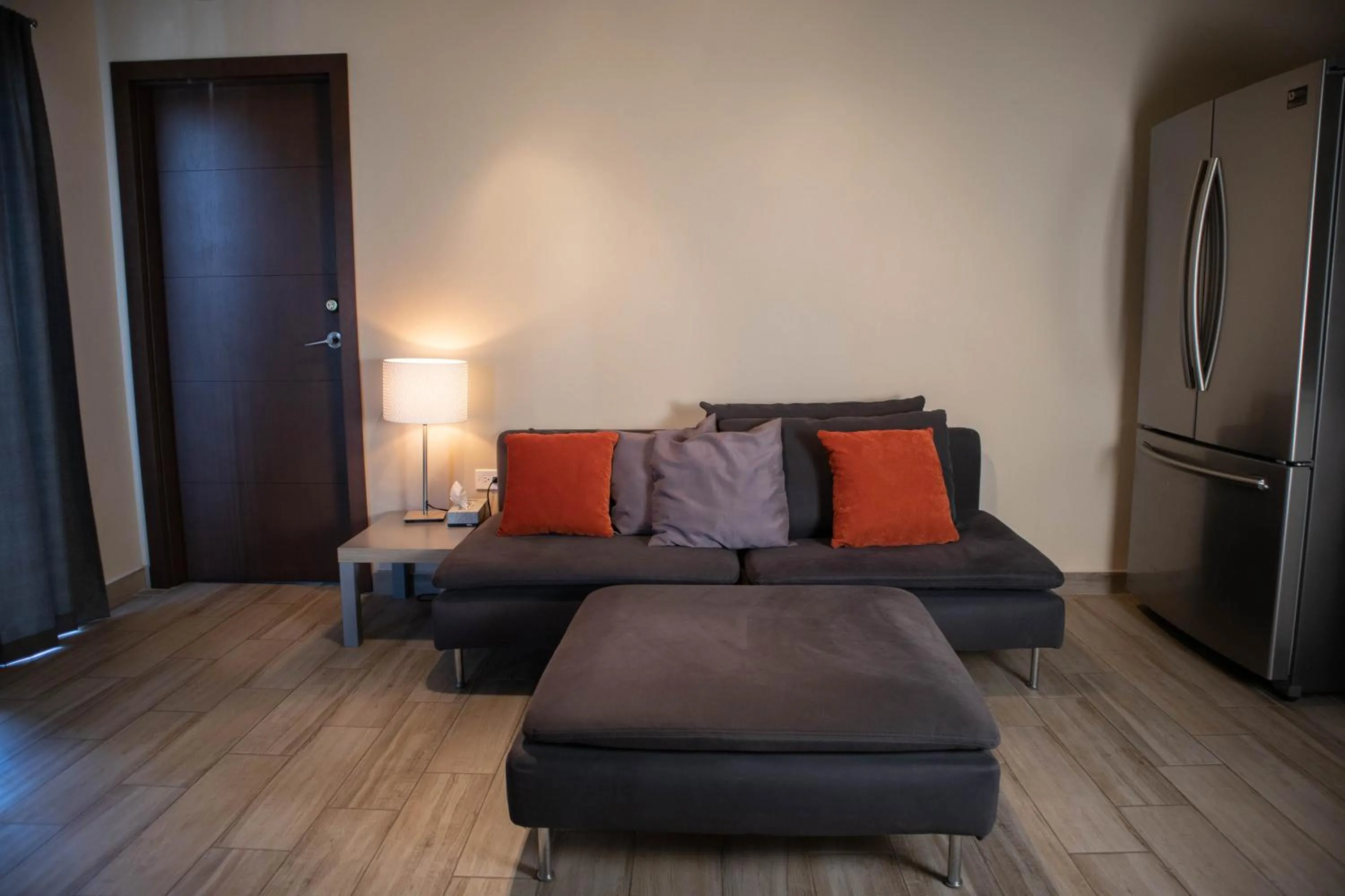 California Comfort & Suites