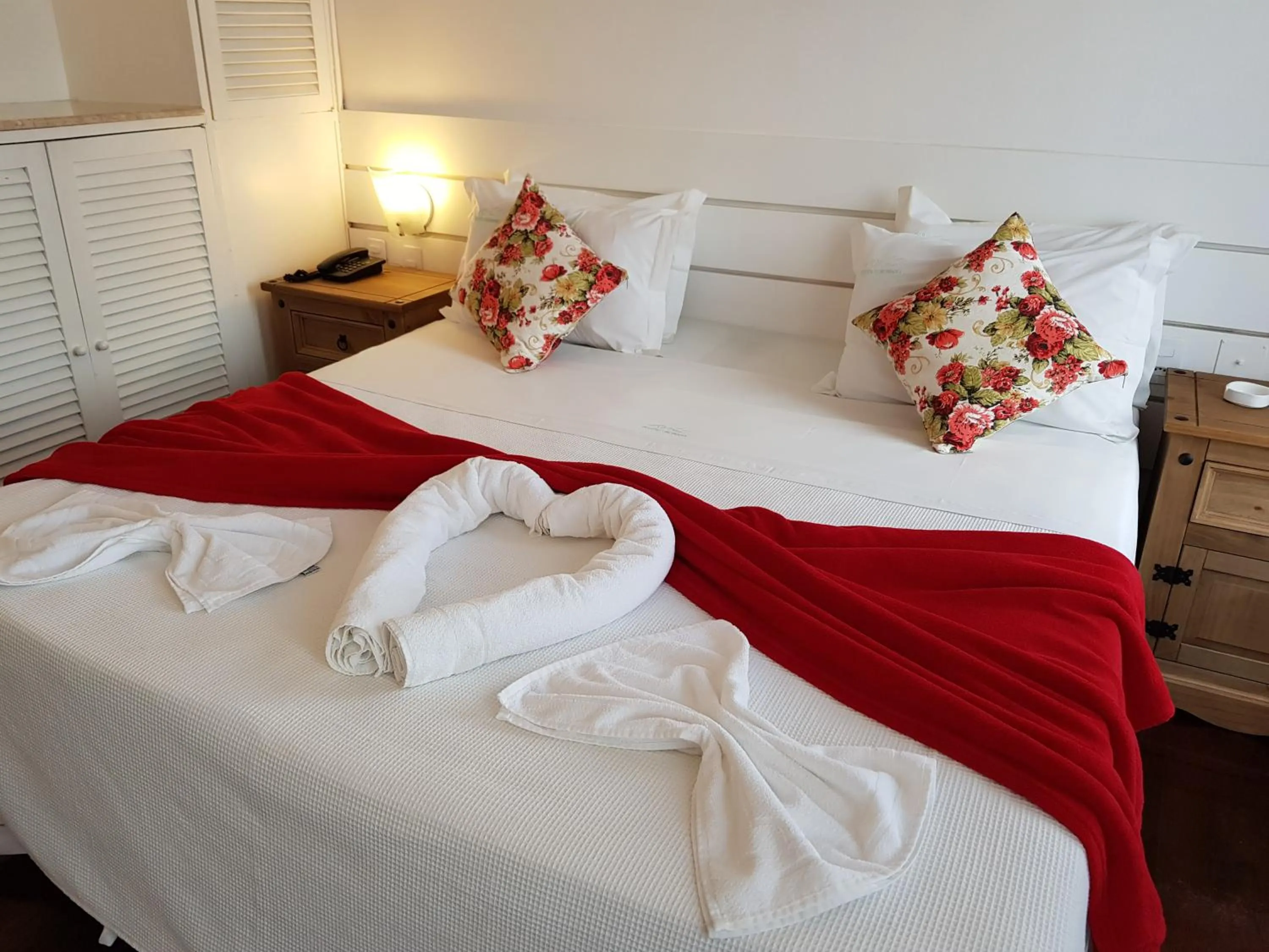 Bed in Coronado Inn Hotel