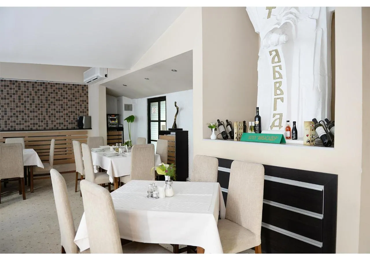 Restaurant/places to eat in Hotel Ambasador