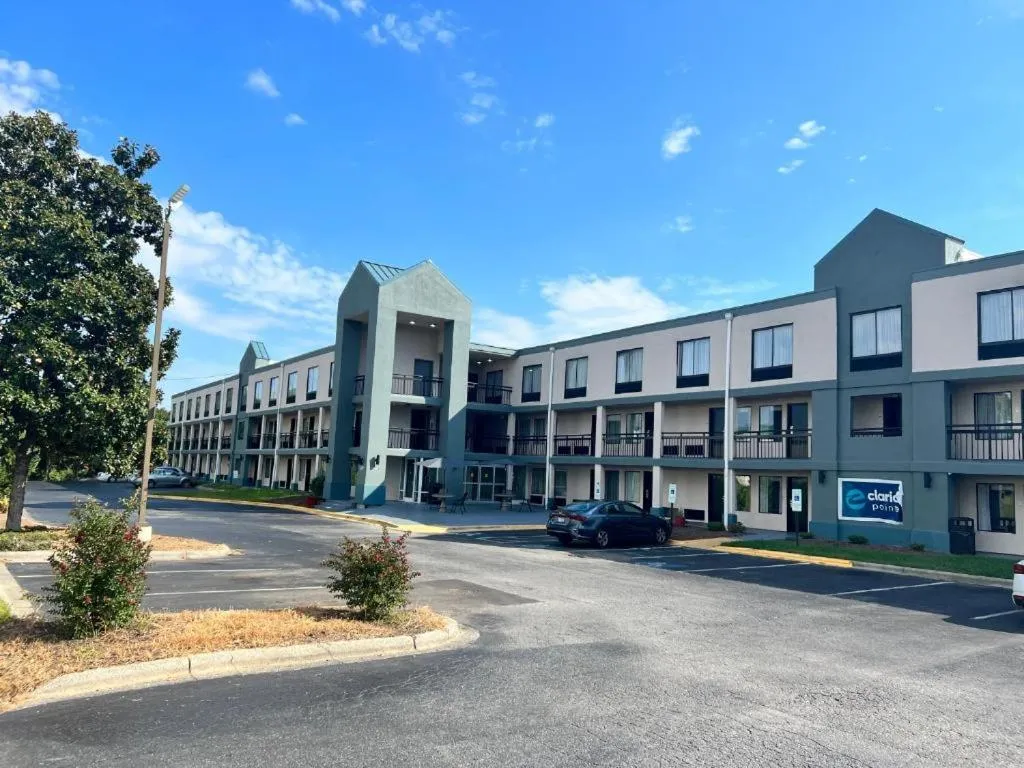 Clarion Pointe - Greensboro Coliseum Area