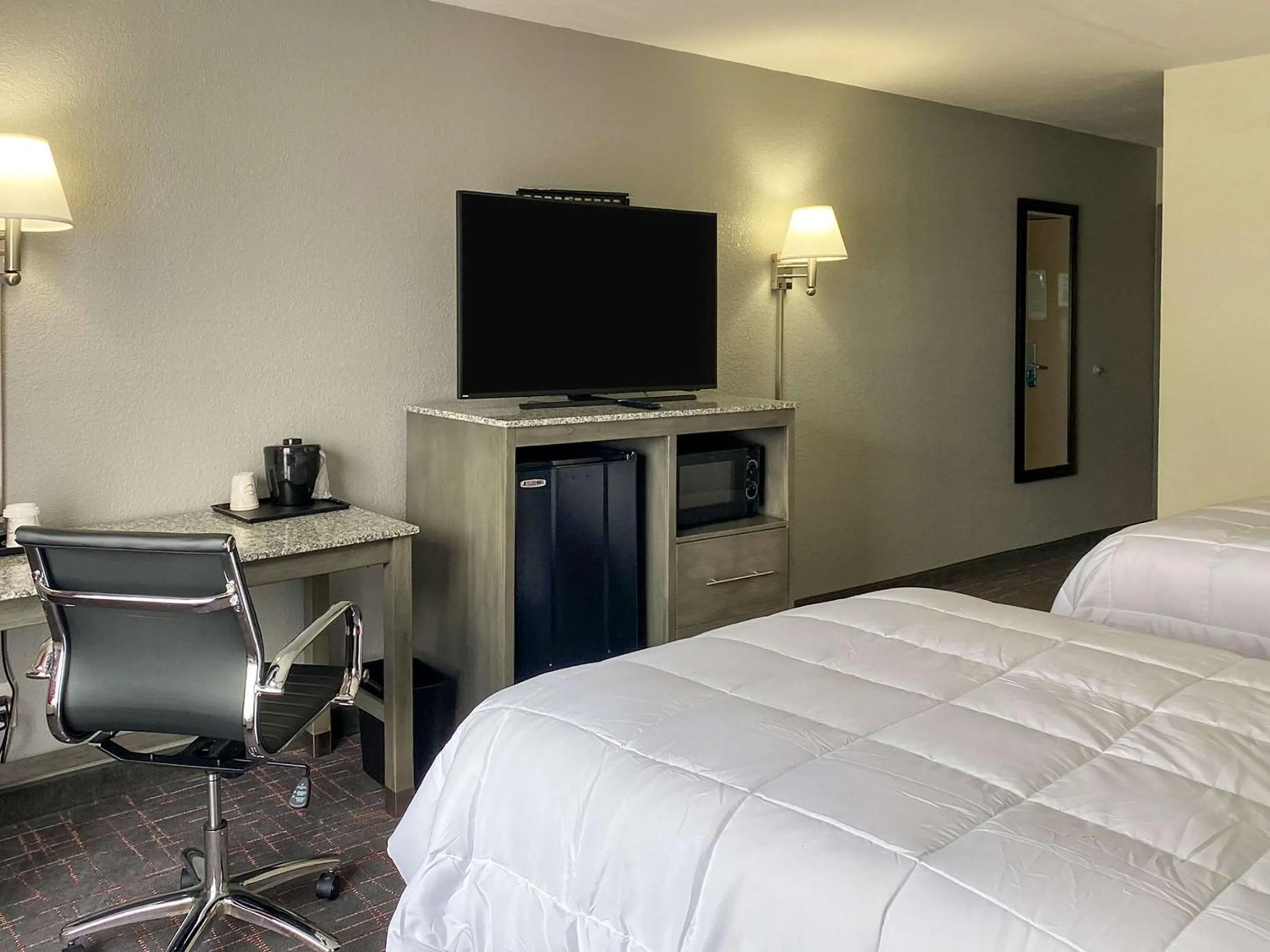 Bedroom in Clarion Pointe - Greensboro Coliseum Area