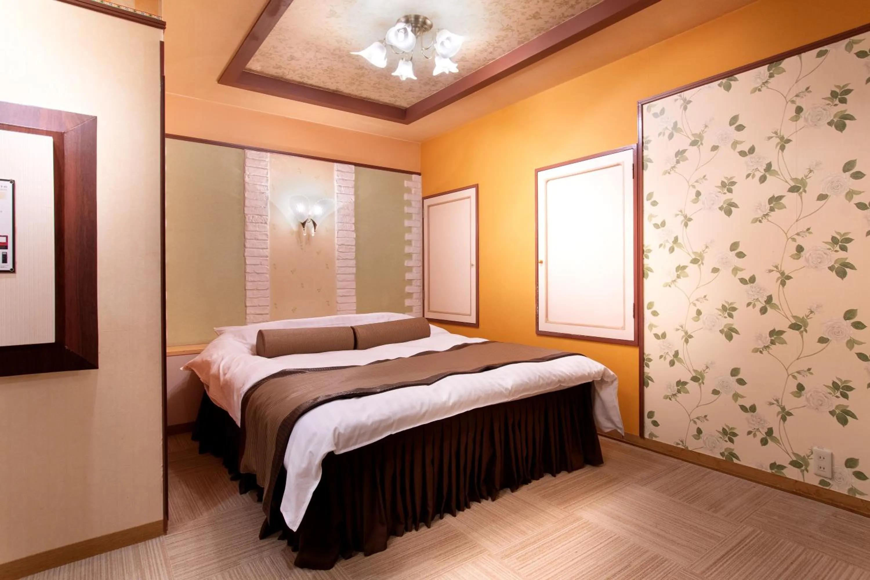 Photo of the whole room, Bed in Hotel Benkyo Beya Amagasaki