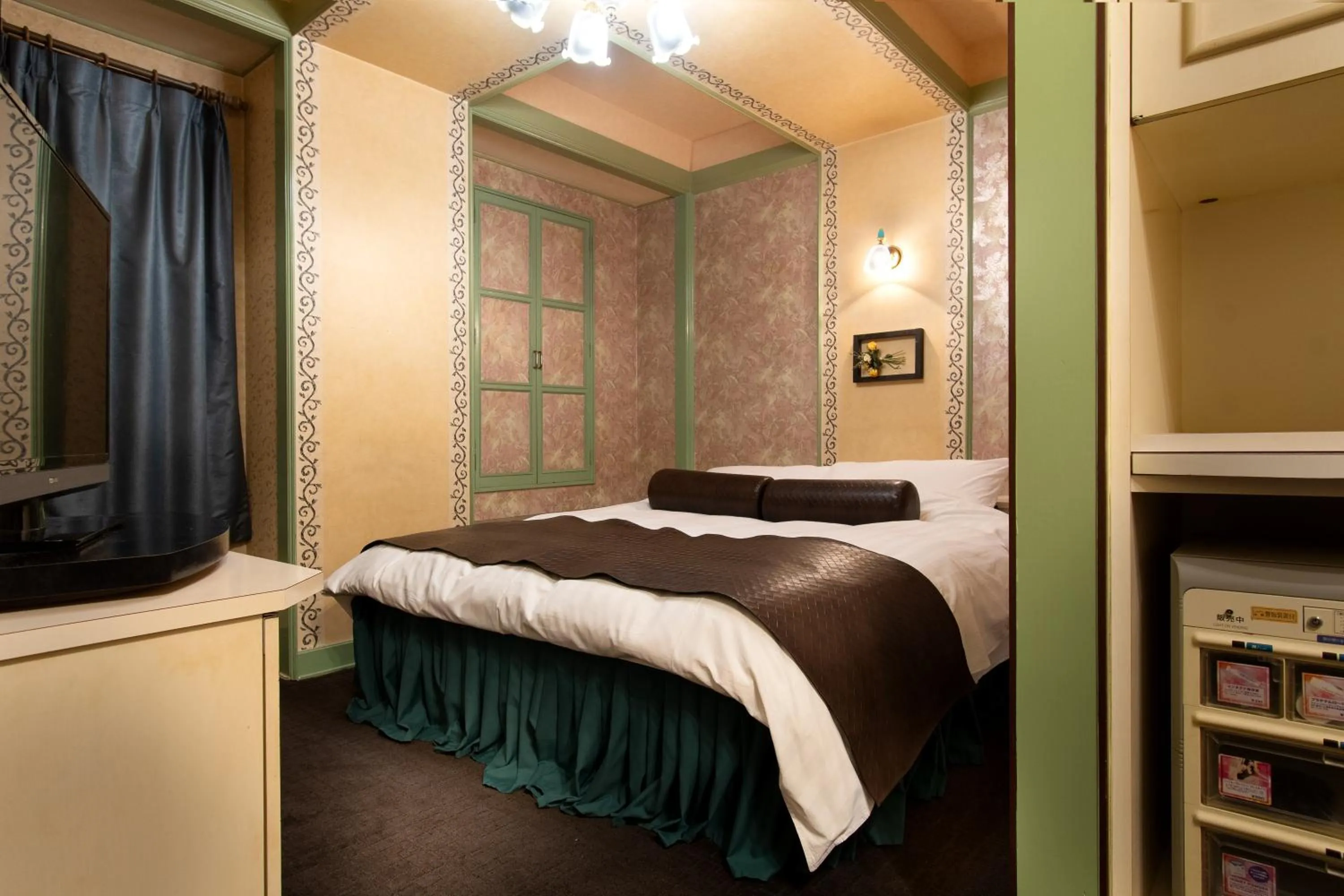 Photo of the whole room, Bed in Hotel Benkyo Beya Amagasaki