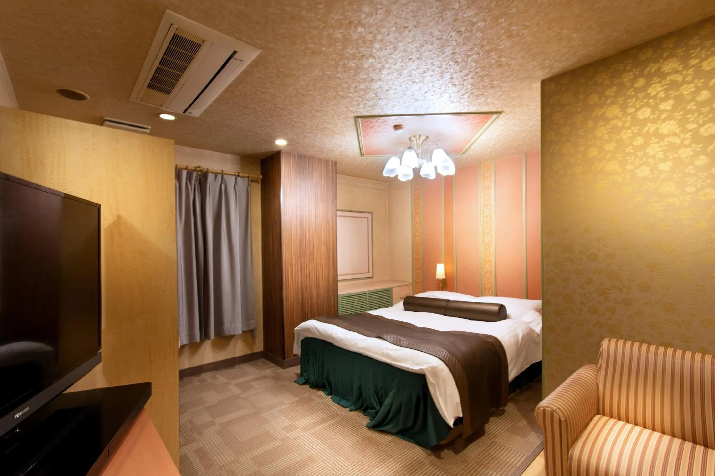 Photo of the whole room, Bed in Hotel Benkyo Beya Amagasaki