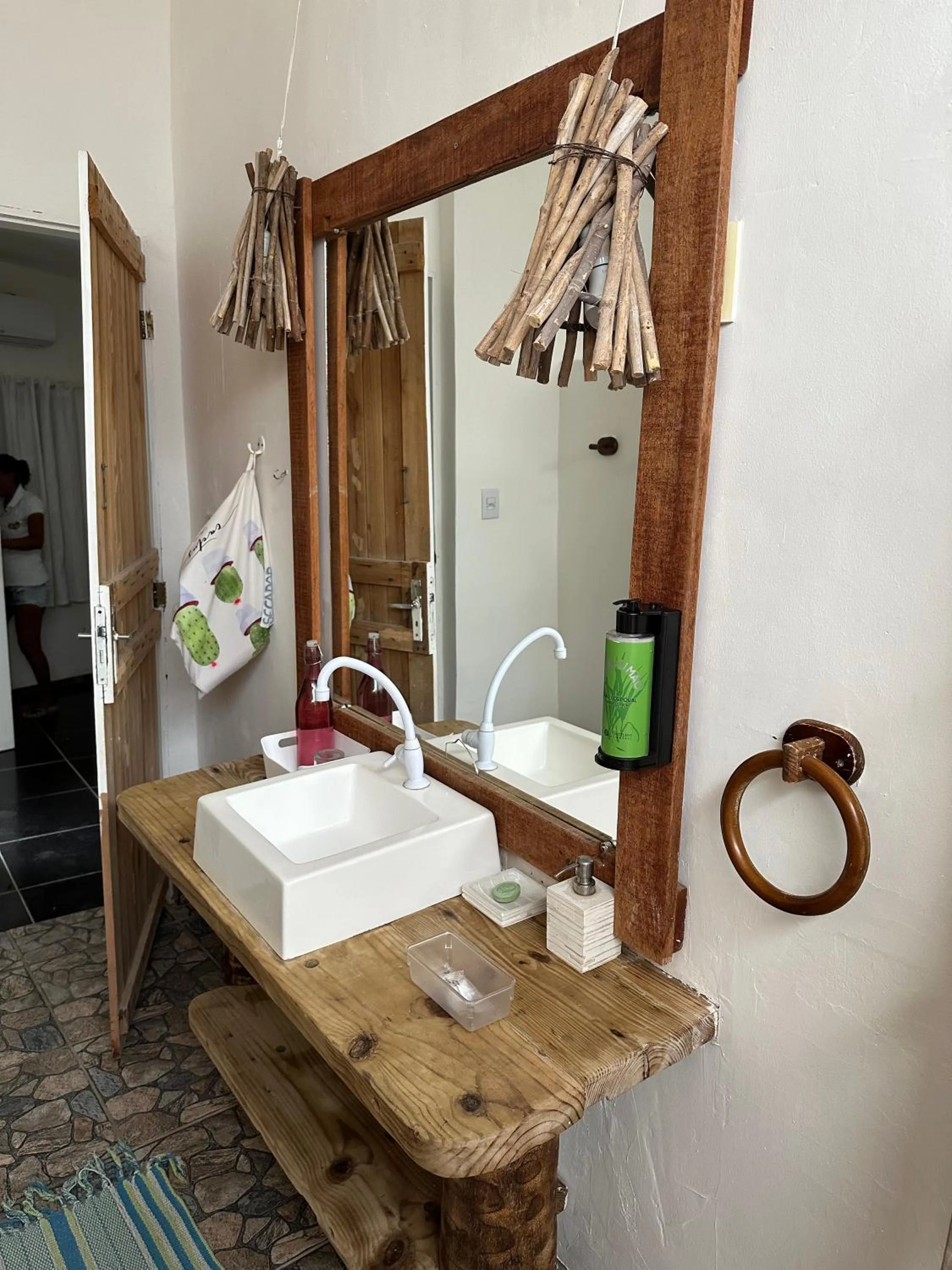 Bathroom, Bed in Pousada Oásis