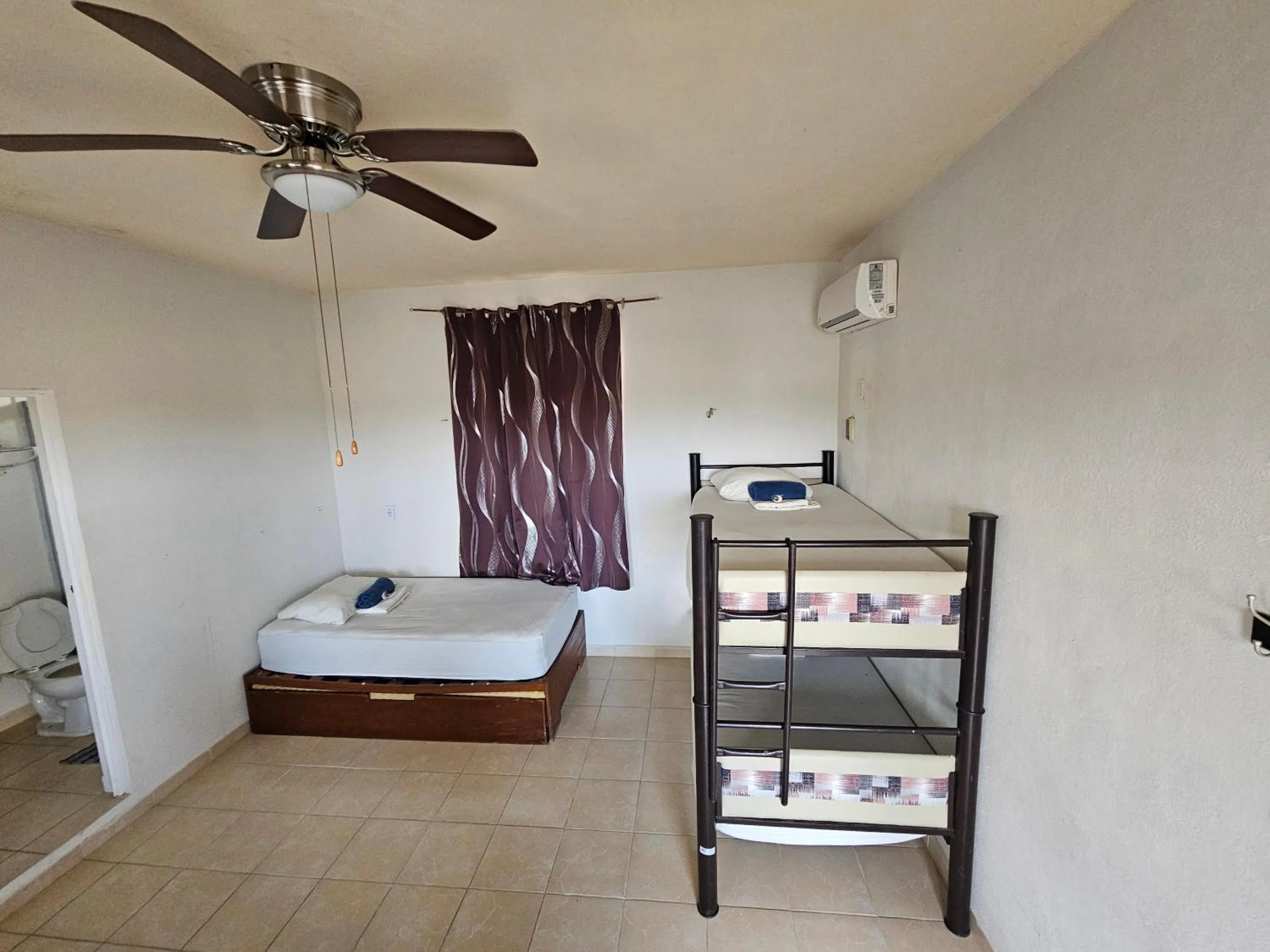 Photo of the whole room, Bed in El Padrino