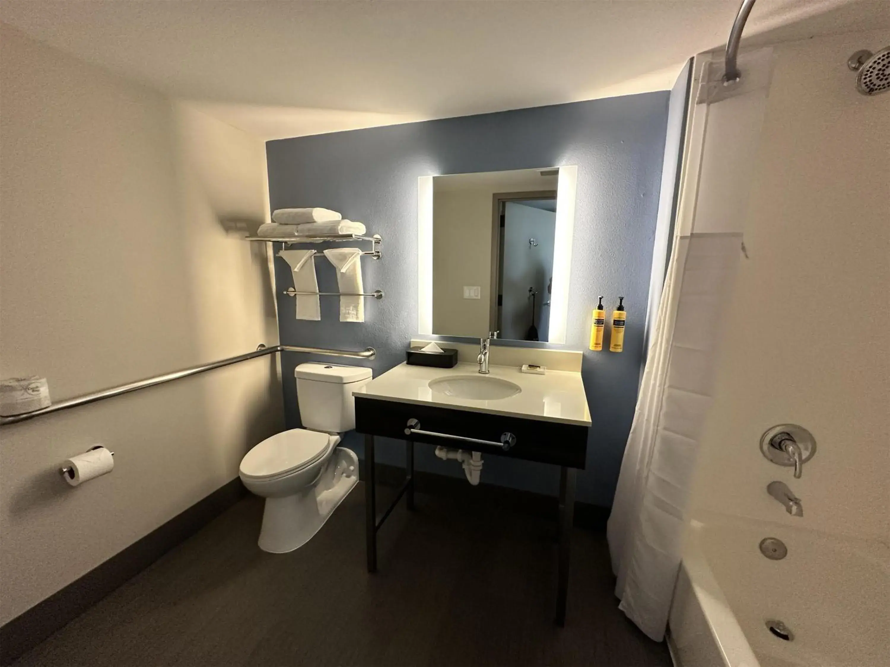 Bathroom in Best Western Plus Downtown Tacoma Bathroom in Best Western Plus Downtown Tacoma