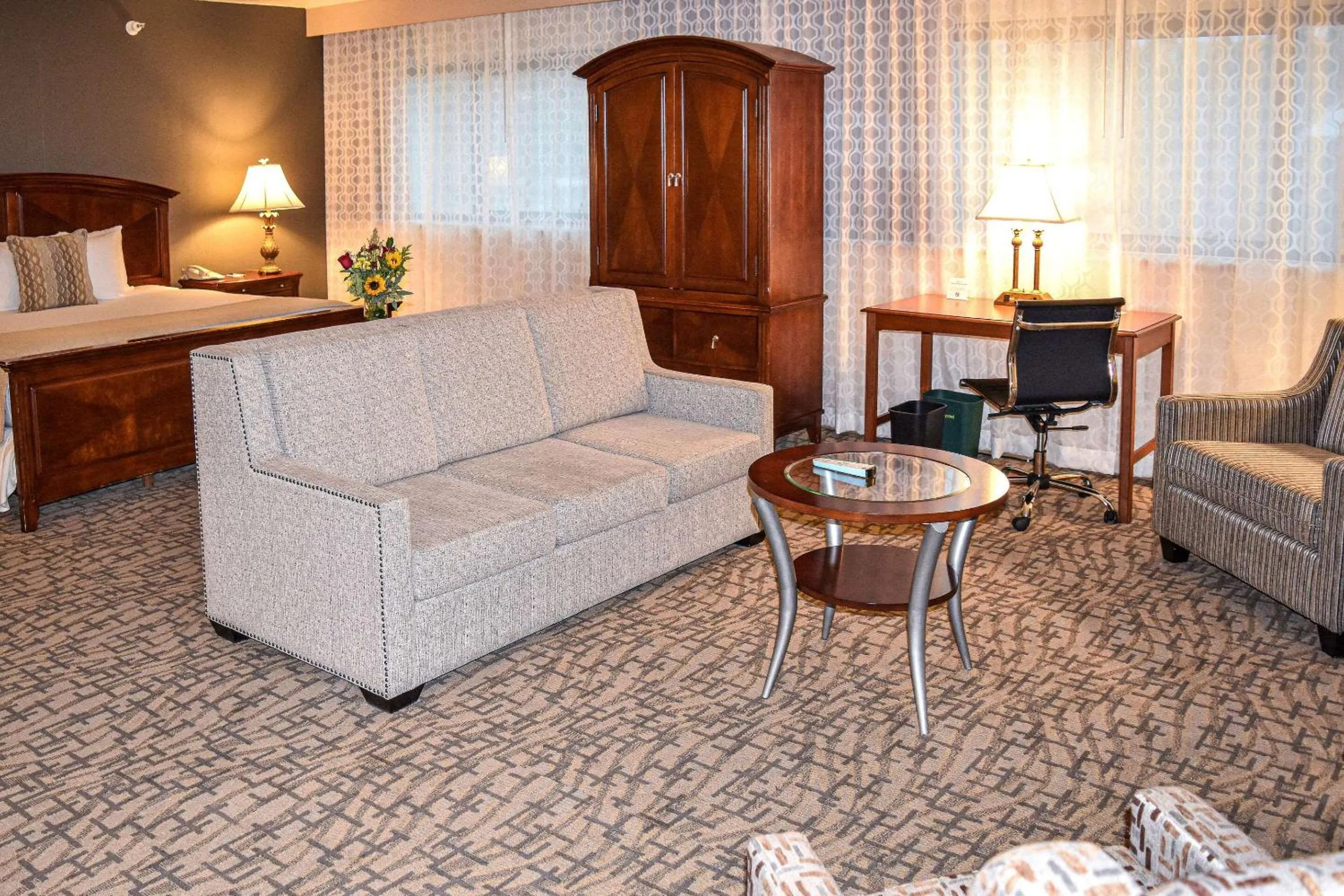 Bedroom in Comfort Inn & Suites Downtown Tacoma