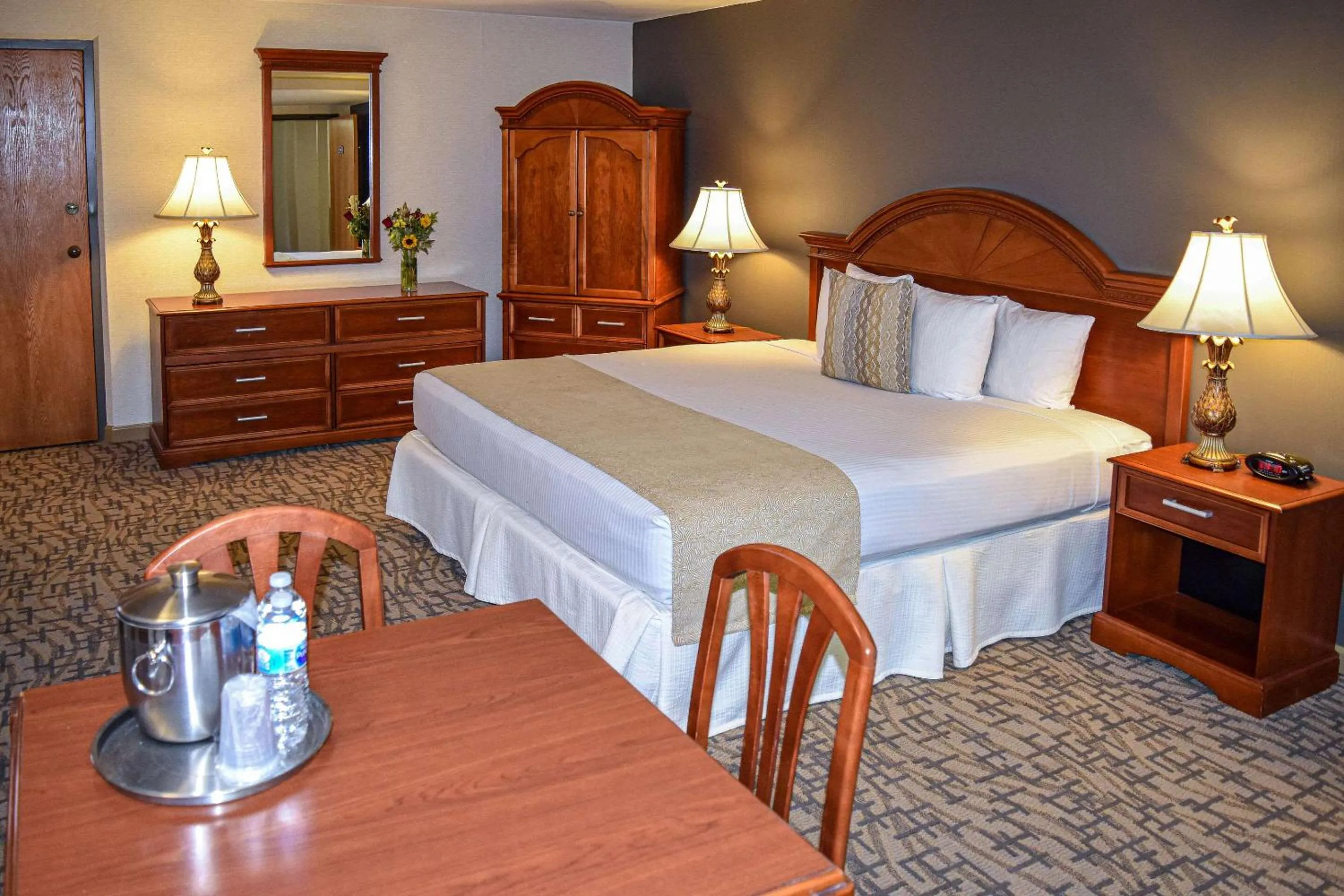 Bedroom in Comfort Inn & Suites Downtown Tacoma