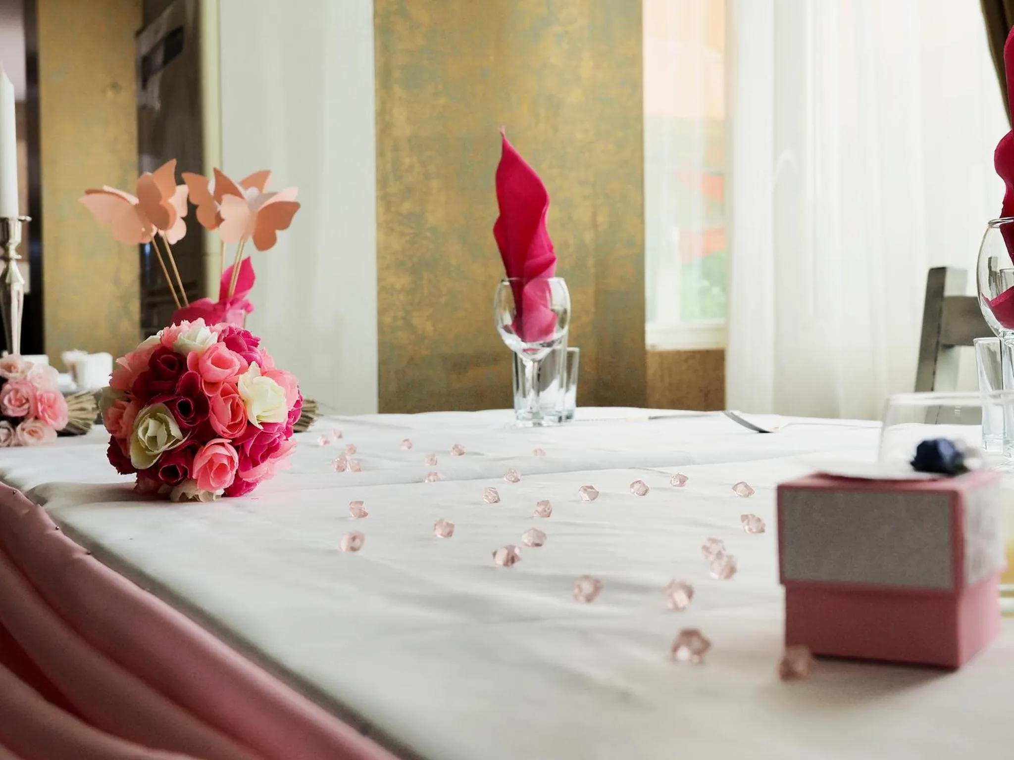 Restaurant/places to eat, Bed in Rovno Hotel