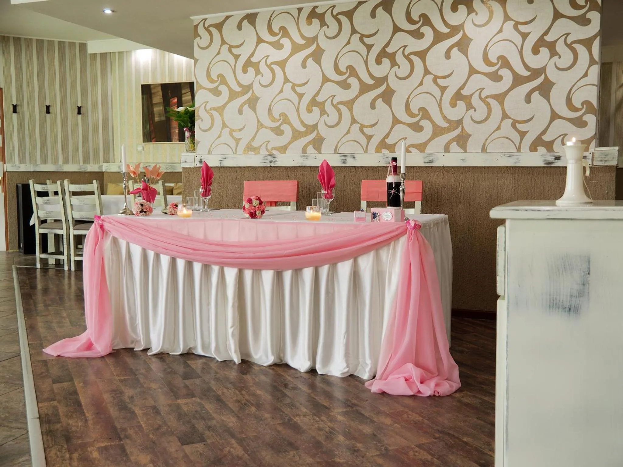 Restaurant/places to eat in Rovno Hotel
