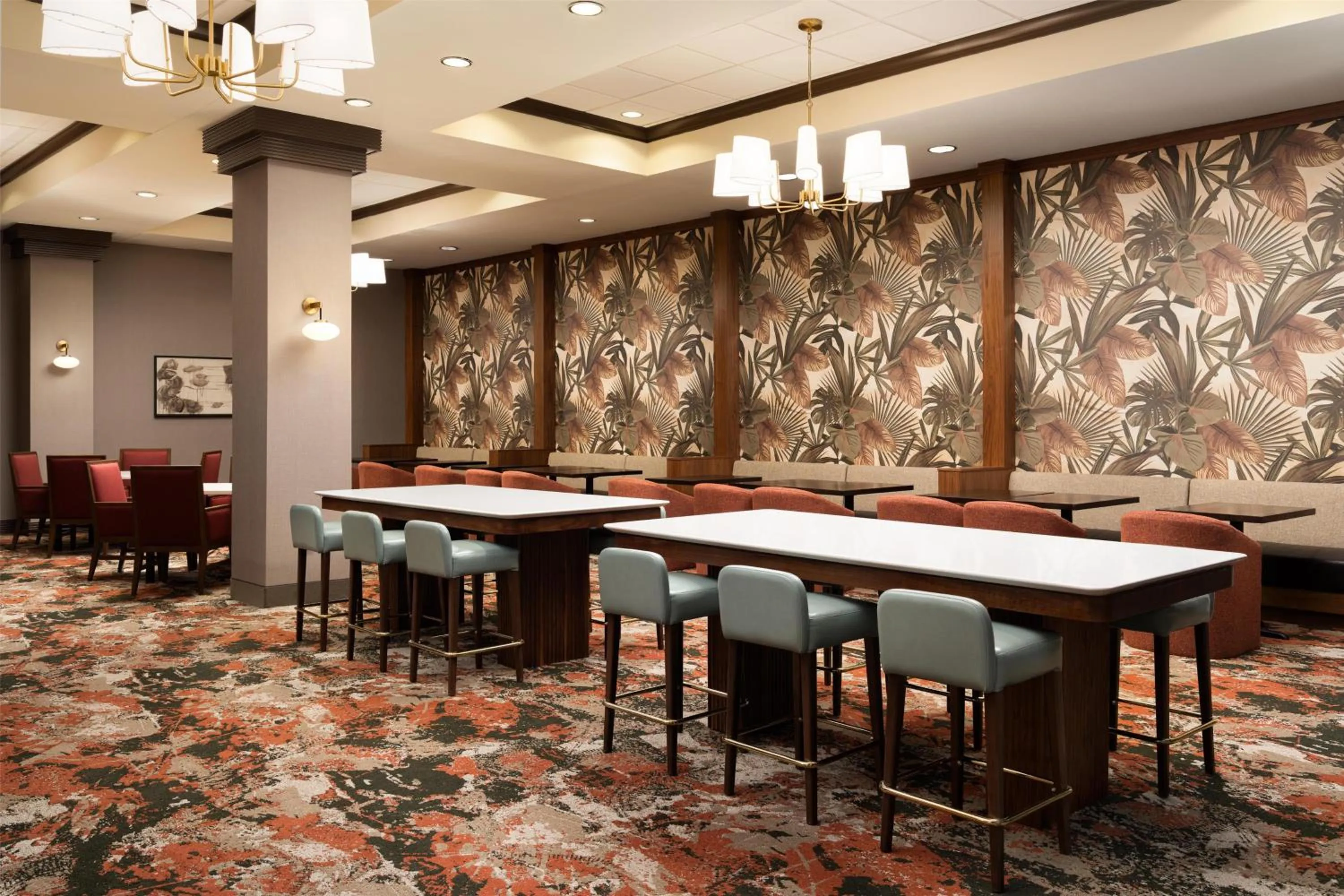 Lounge or bar in Embassy Suites North Charleston Airport Hotel Convention