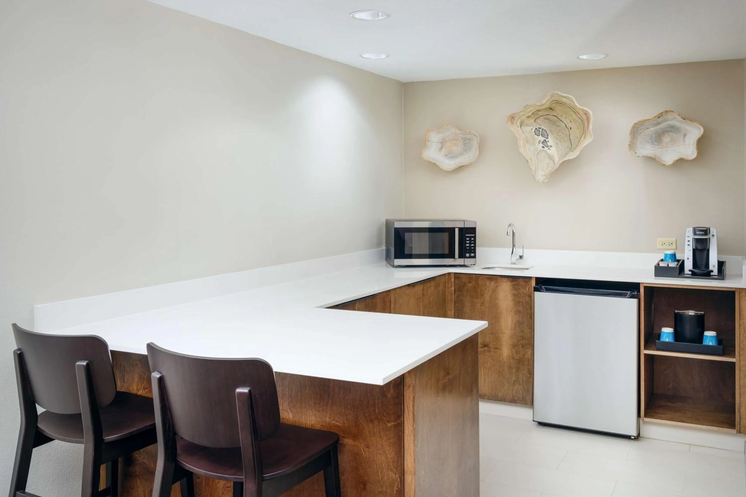 Kitchen or kitchenette in Embassy Suites North Charleston Airport Hotel Convention