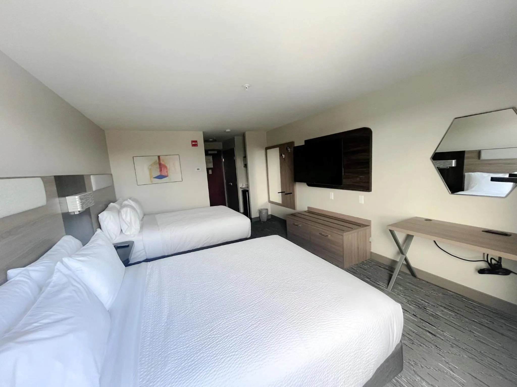 Photo of the whole room, Bed in Holiday Inn Express Federal Way - Seattle South by IHG