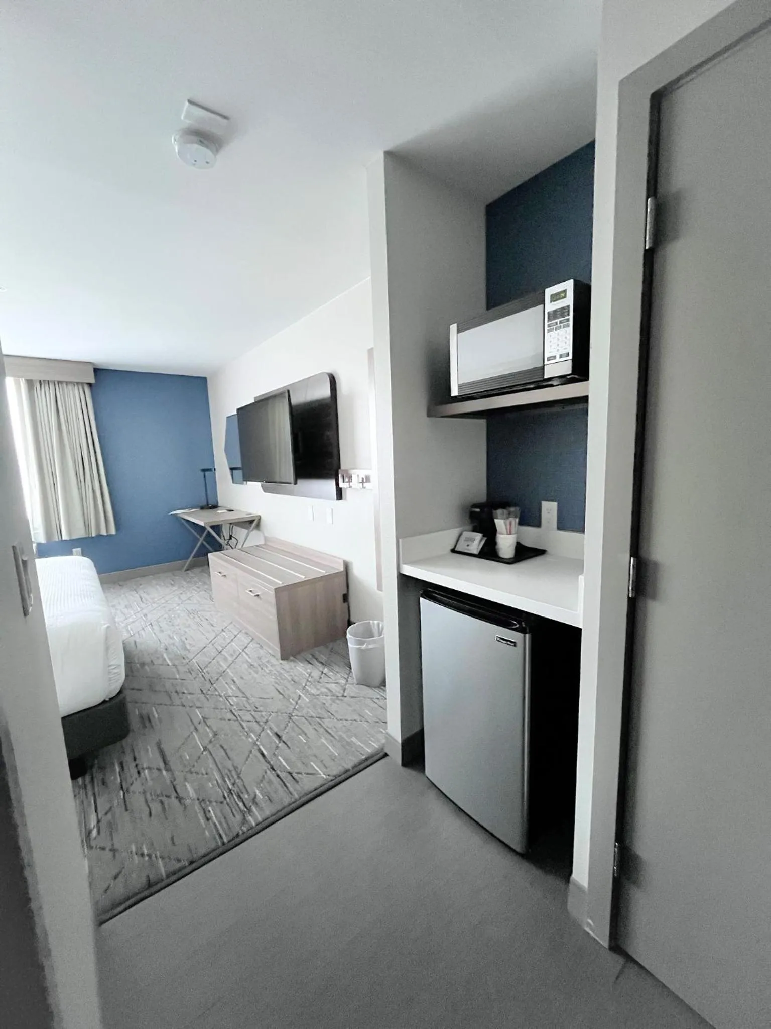 Photo of the whole room, Bed in Holiday Inn Express Federal Way - Seattle South by IHG