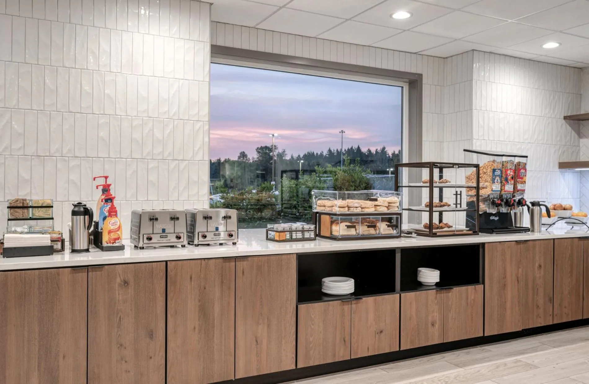 Buffet breakfast in Holiday Inn Express Federal Way - Seattle South by IHG