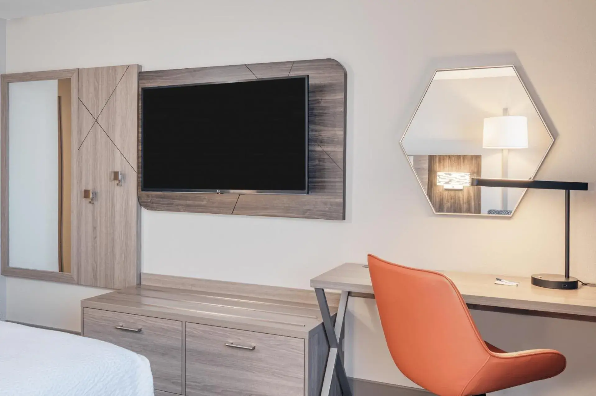 Guests, Bed in Holiday Inn Express Federal Way - Seattle South by IHG Guests, Bed in Holiday Inn Express Federal Way - Seattle South by IHG