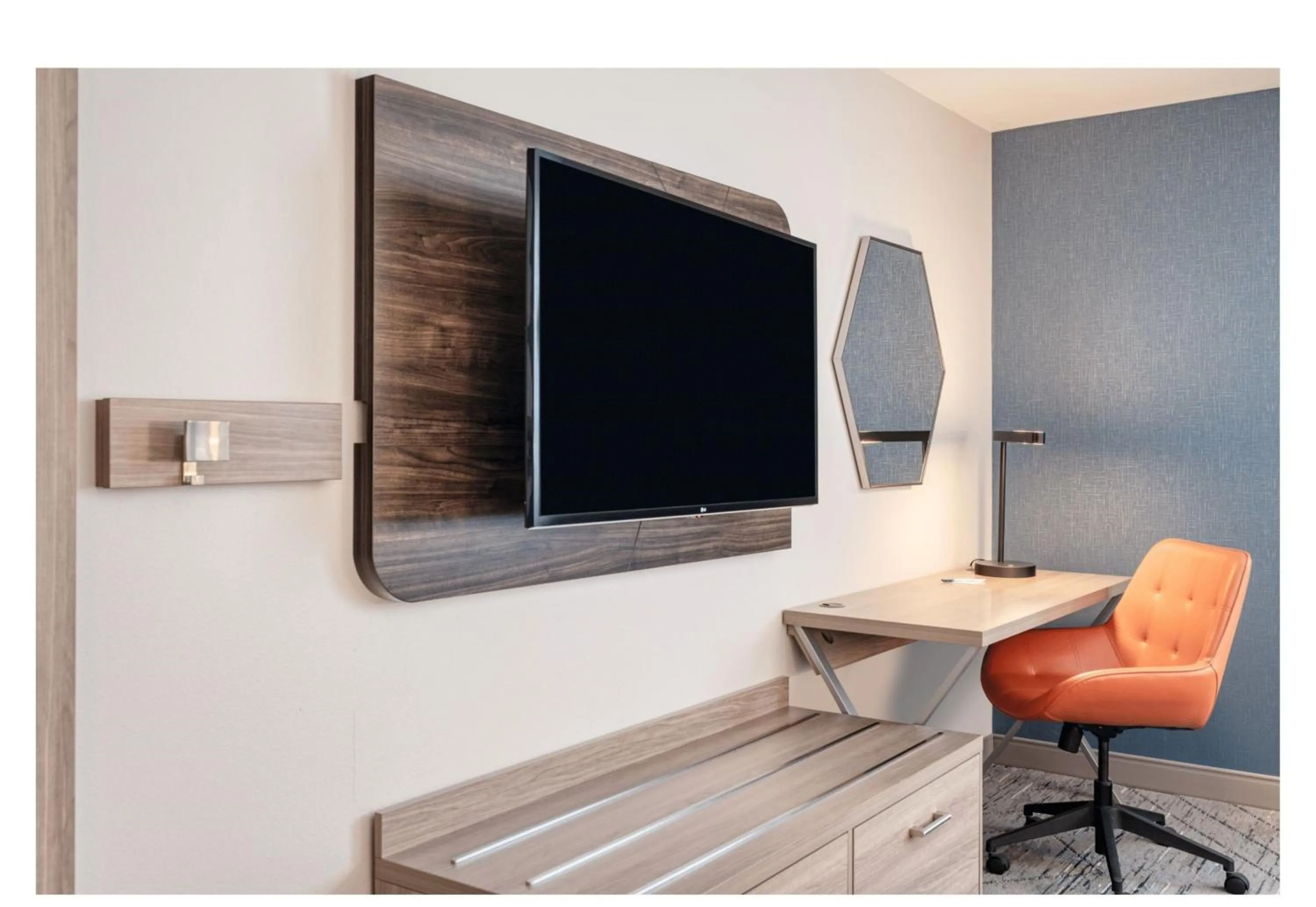 Photo of the whole room in Holiday Inn Express Federal Way - Seattle South by IHG