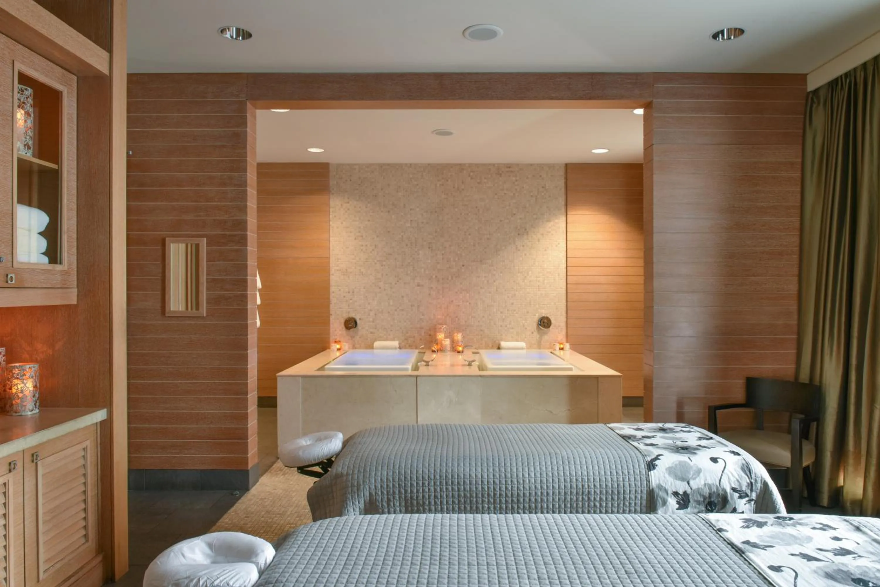 Spa and wellness centre/facilities, Bed in Trump International Hotel & Tower Chicago