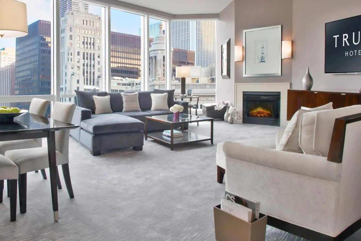 Living room in Trump International Hotel & Tower Chicago