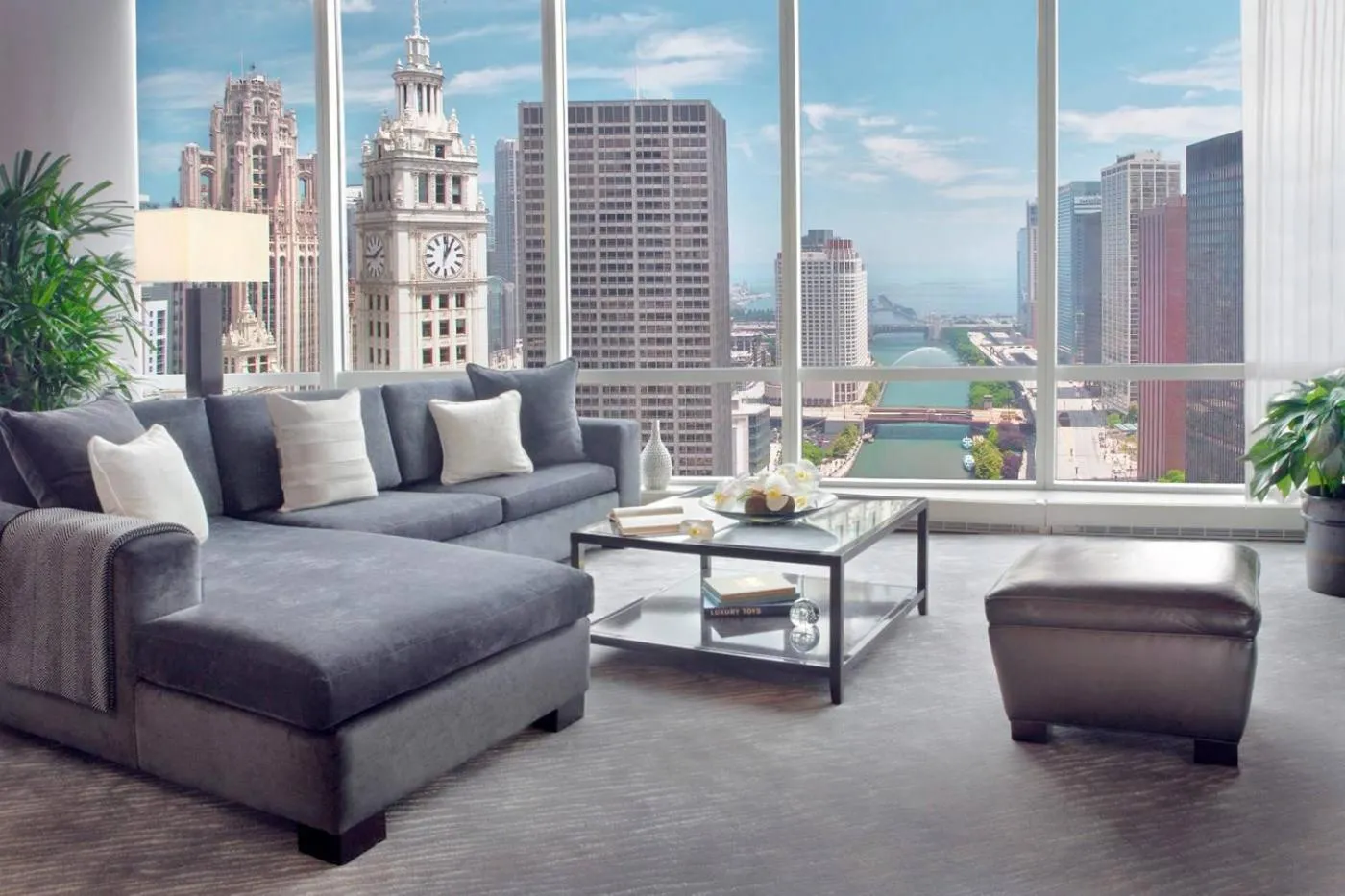 Living room in Trump International Hotel & Tower Chicago