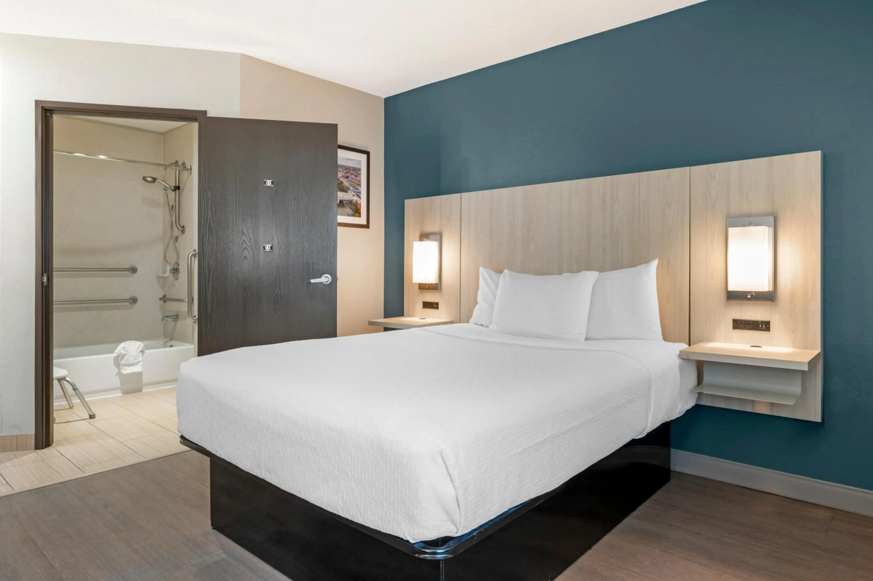 Photo of the whole room, Bed in Best Western Plus Lafayette Hotel University Area