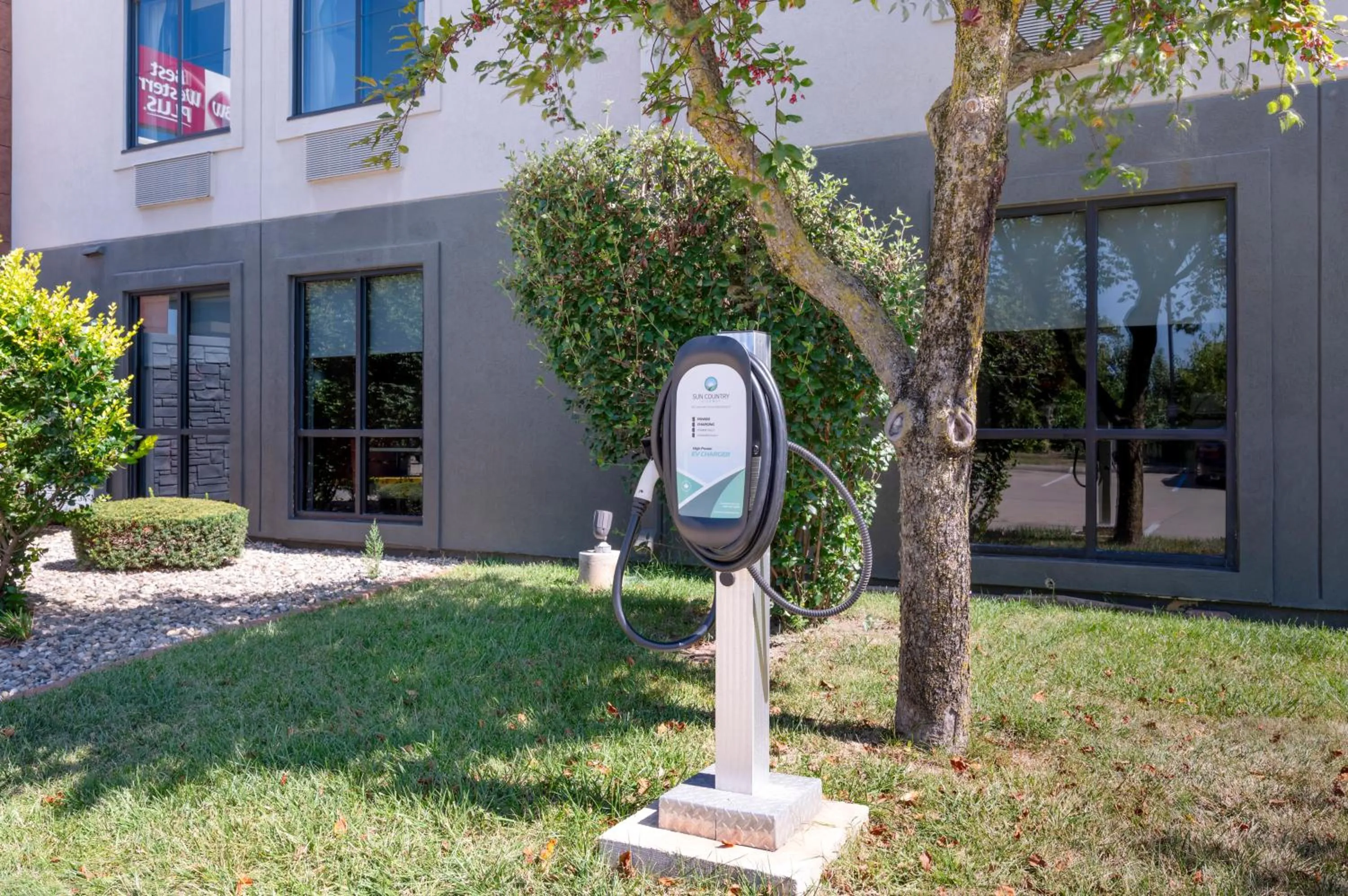 Parking in Best Western Plus Lafayette Hotel University Area