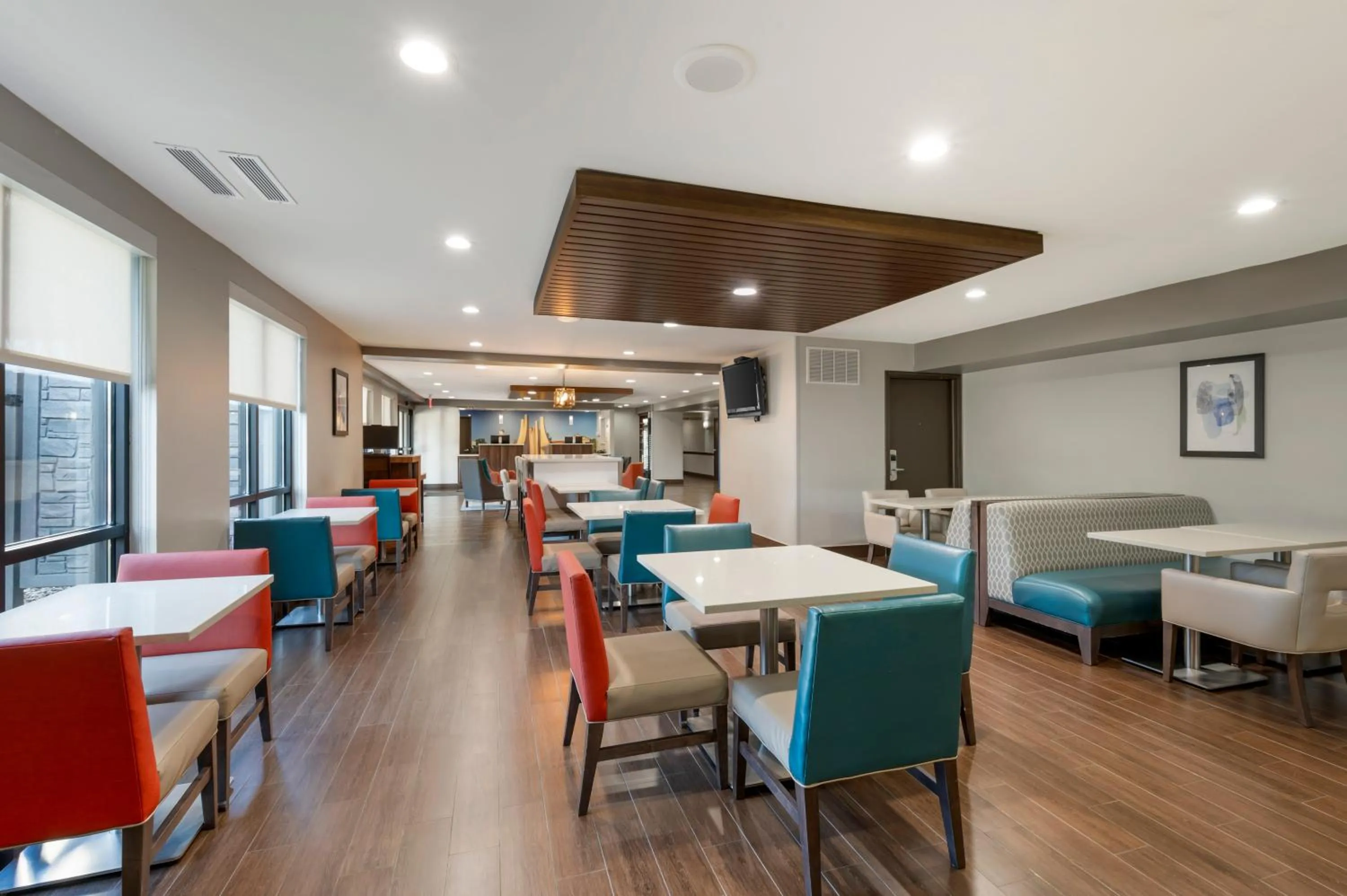 Breakfast in Best Western Plus Lafayette Hotel University Area