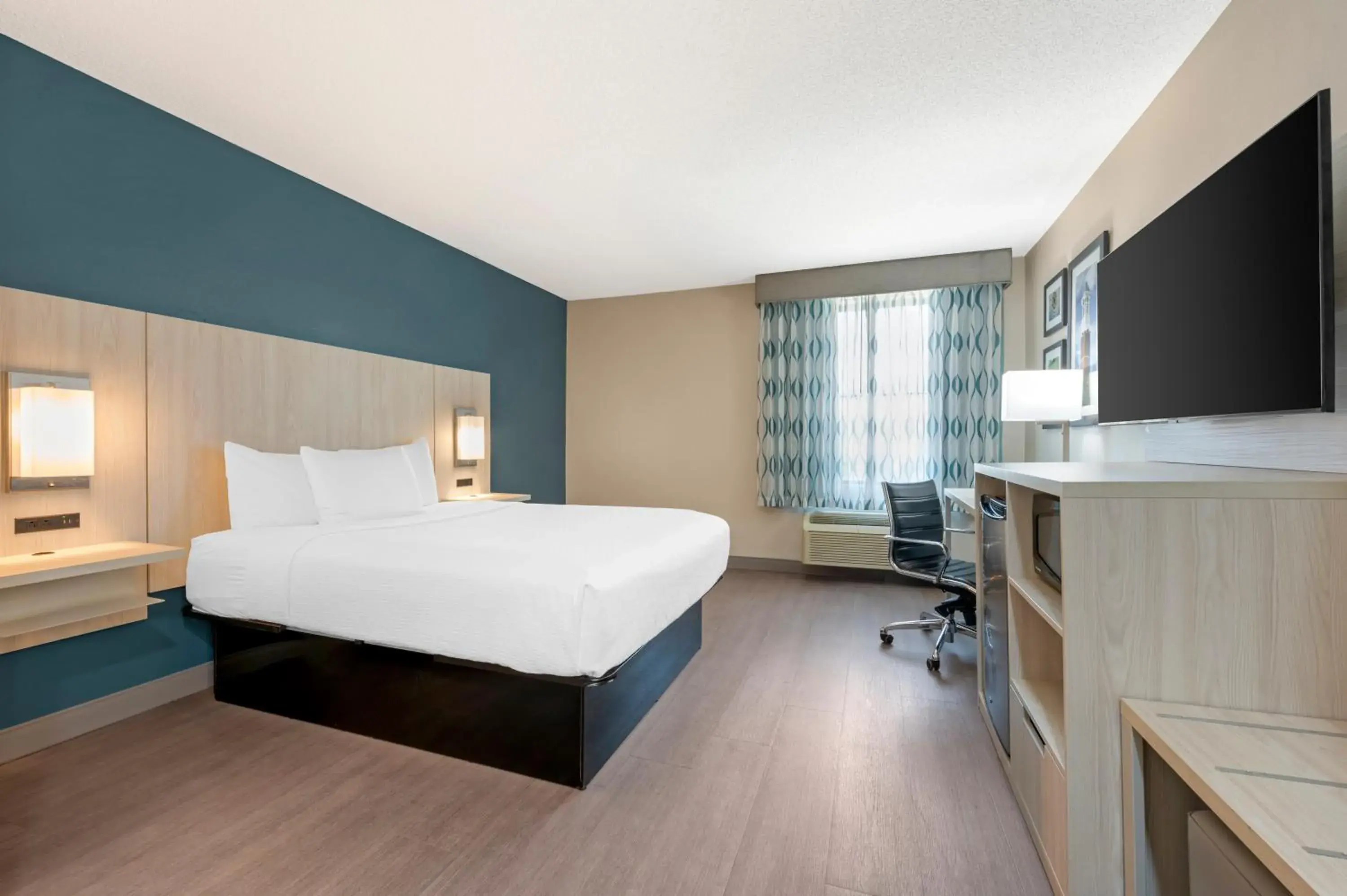 Photo of the whole room, Bed in Best Western Plus Lafayette Hotel University Area Photo of the whole room, Bed in Best Western Plus Lafayette Hotel University Area