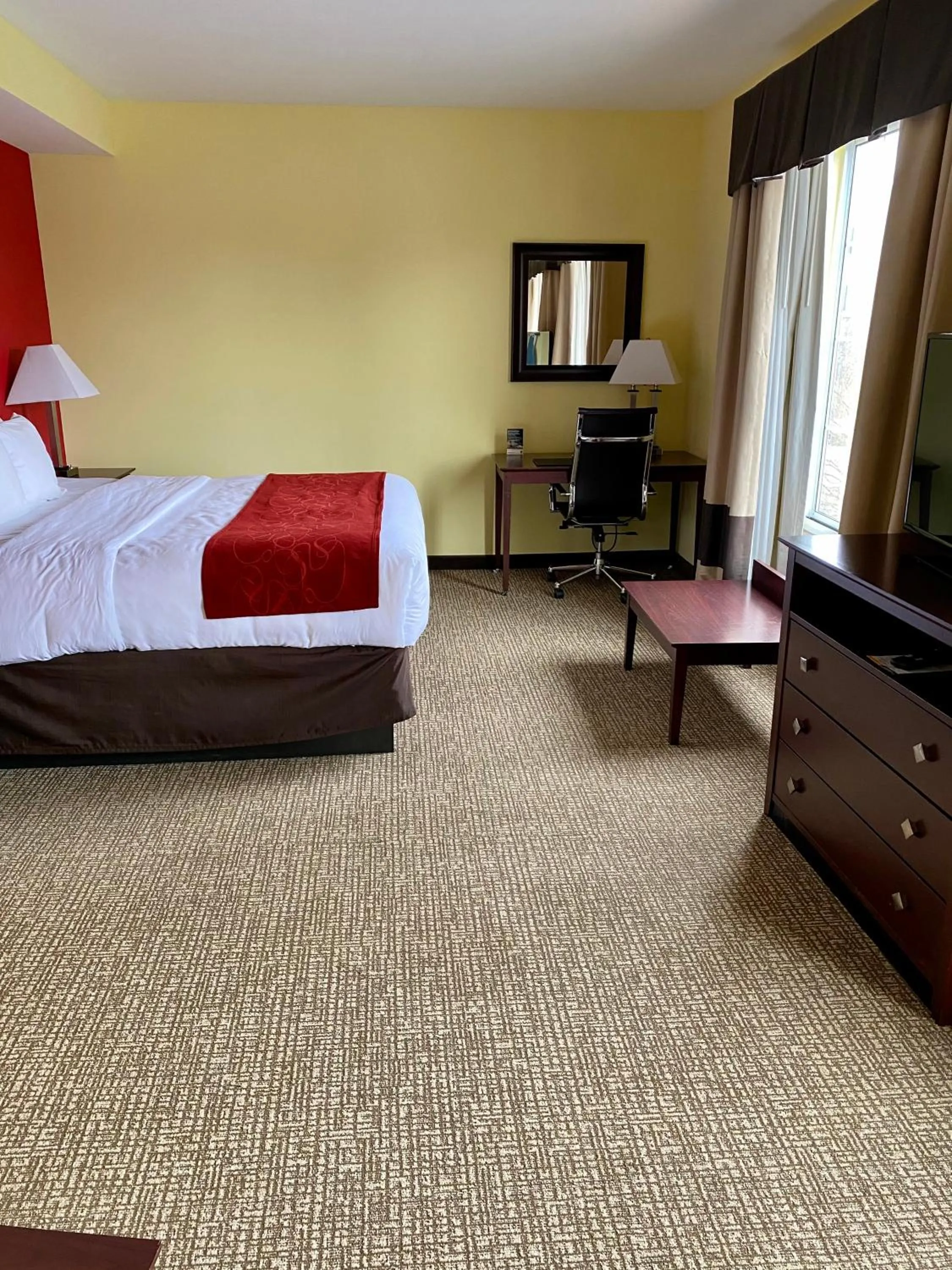 Photo of the whole room, Bed in Comfort Suites Rock Hill Manchester Meadows Area
