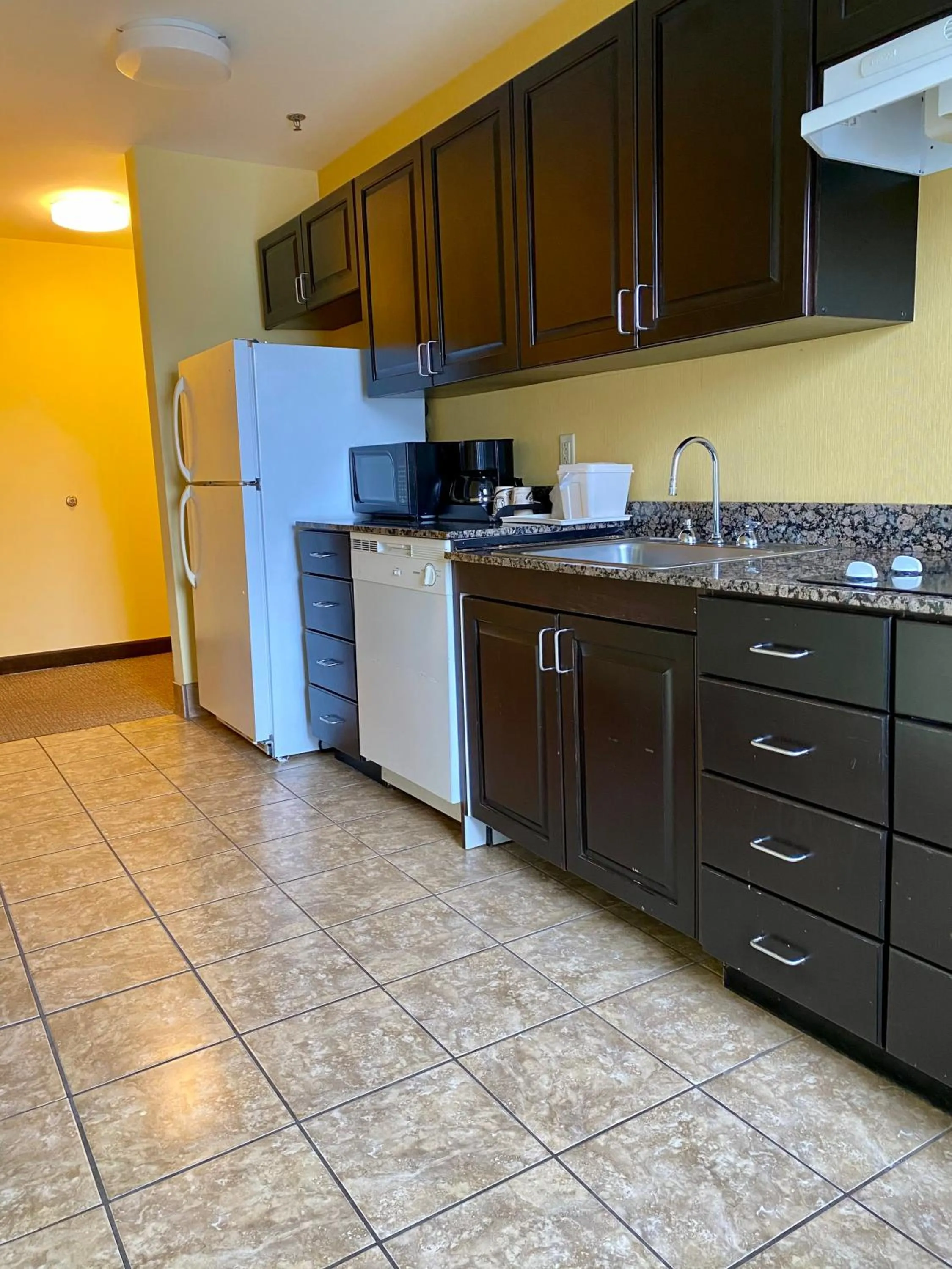 Kitchen or kitchenette in Comfort Suites Rock Hill Manchester Meadows Area