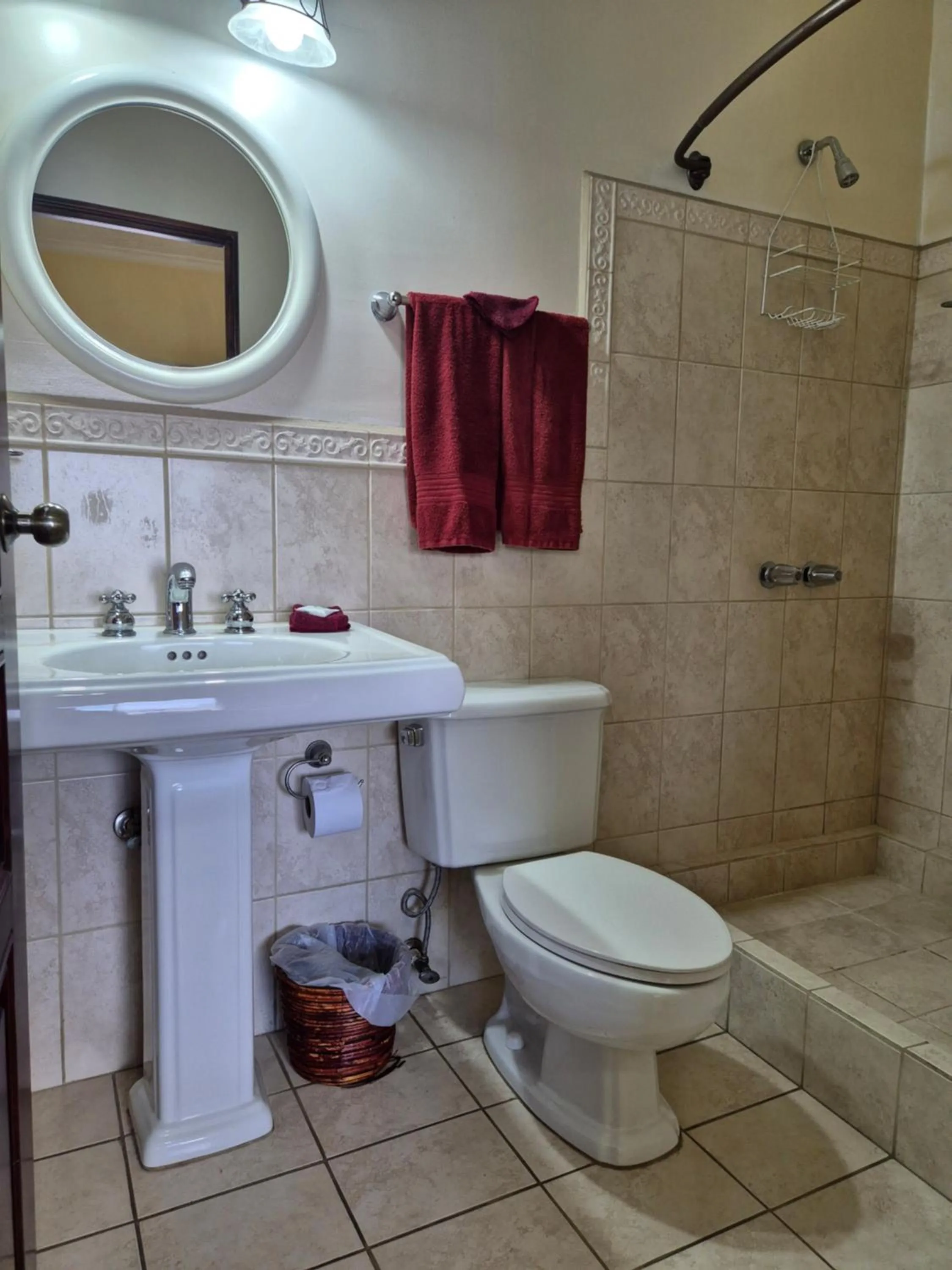 Bathroom in Hotel Santo Tomas / Historical Property