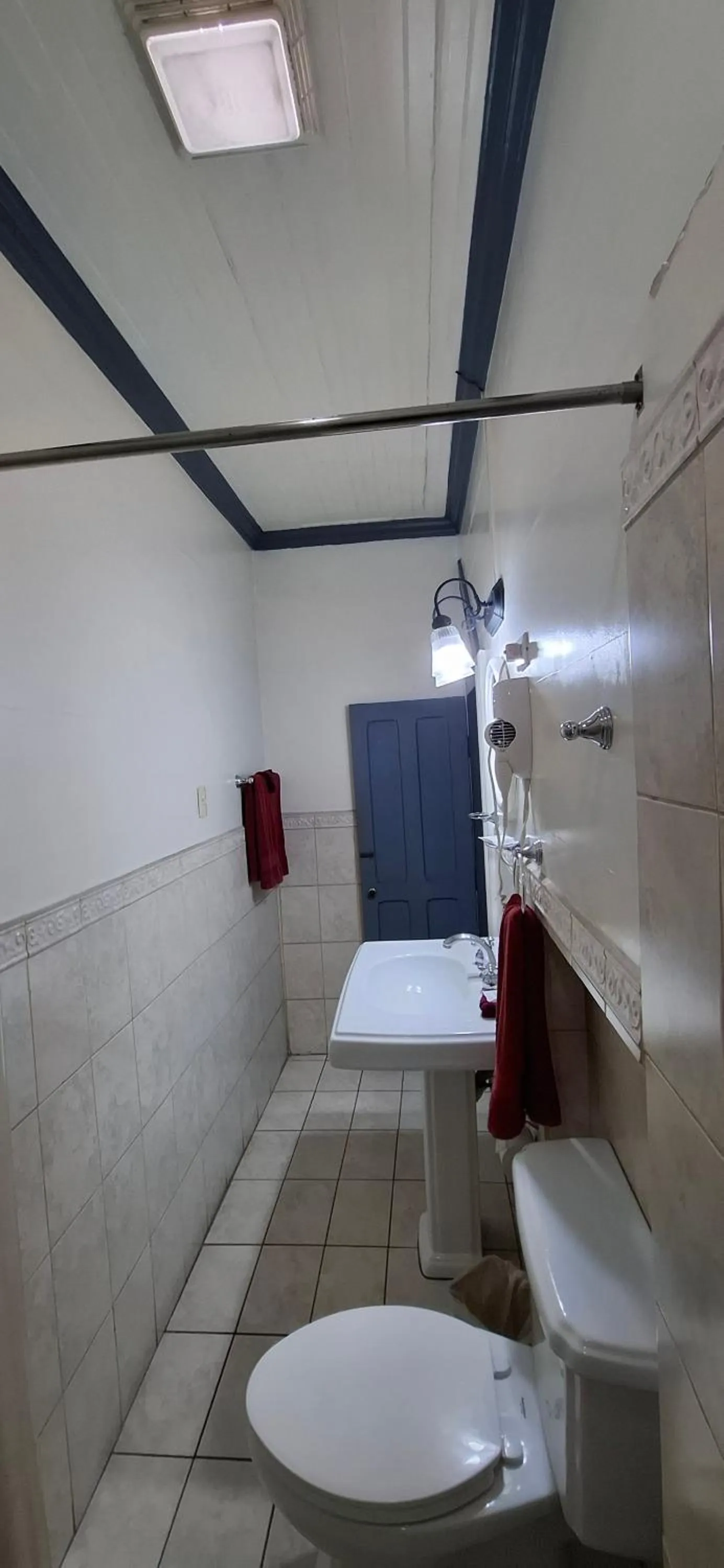 Bathroom in Hotel Santo Tomas / Historical Property