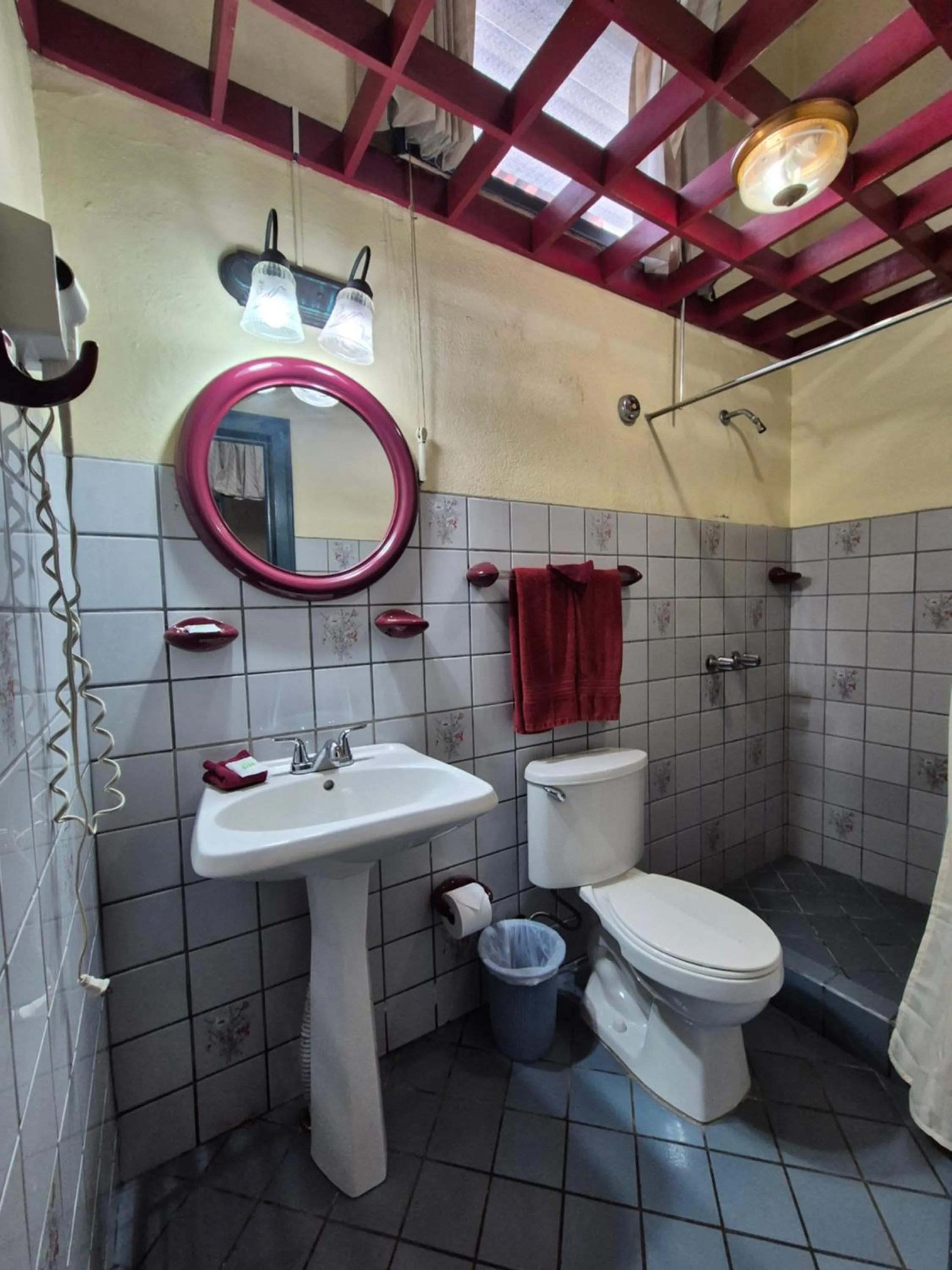 Bedroom in Hotel Santo Tomas / Historical Property