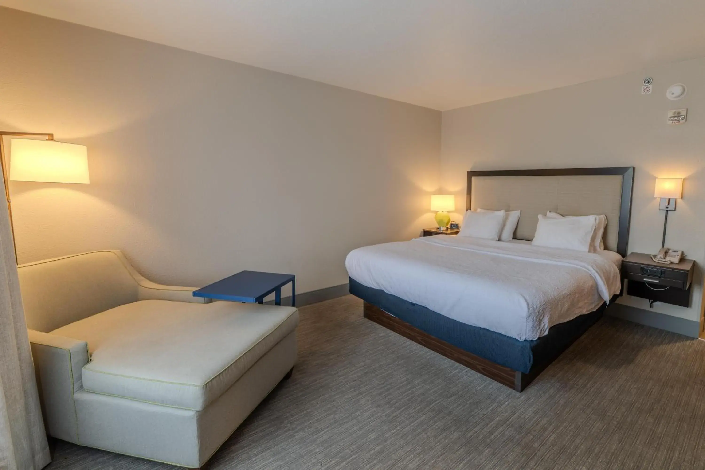 Bed in Hampton Inn & Suites-Florence Downtown Bed in Hampton Inn & Suites-Florence Downtown