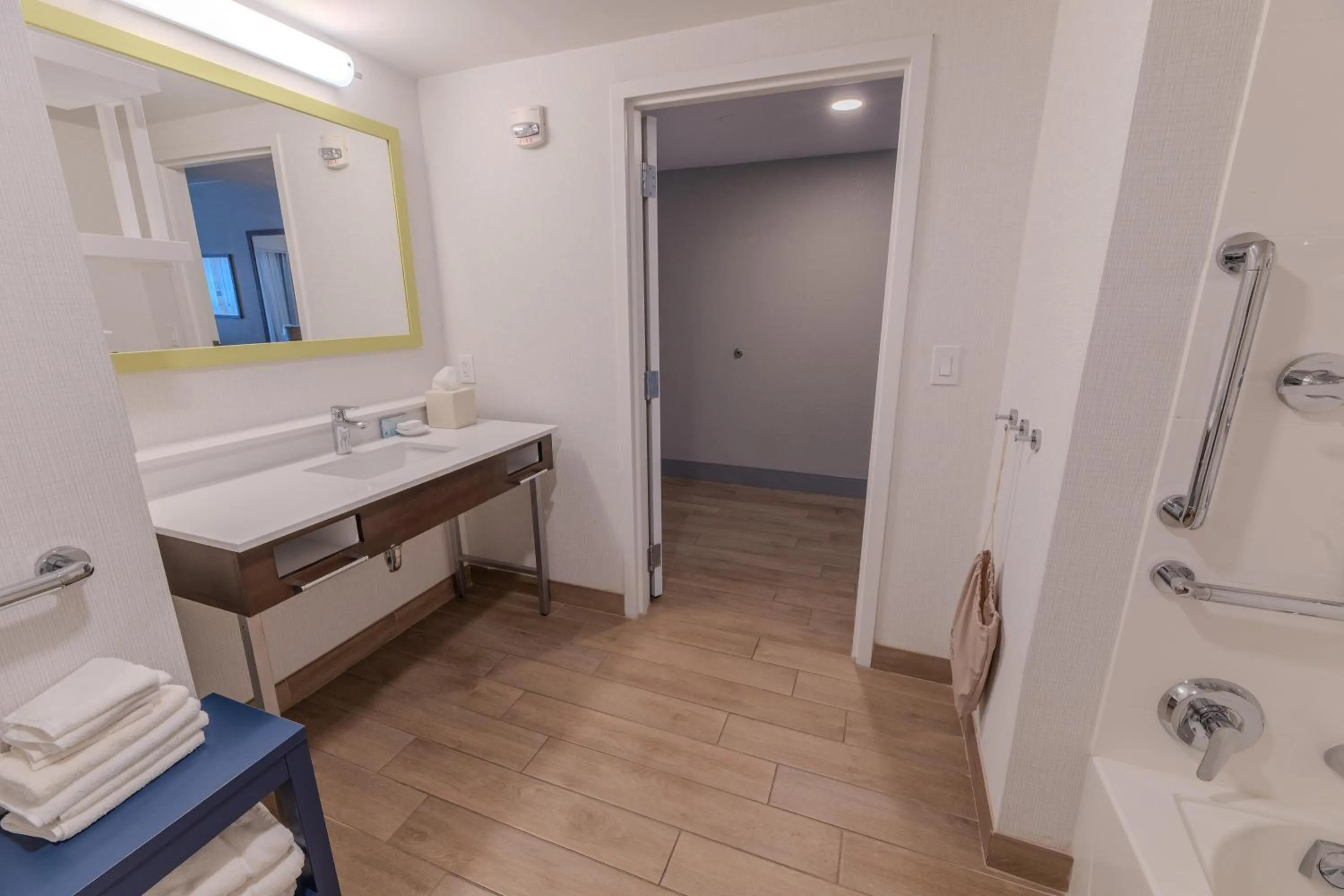 Bathroom in Hampton Inn & Suites-Florence Downtown