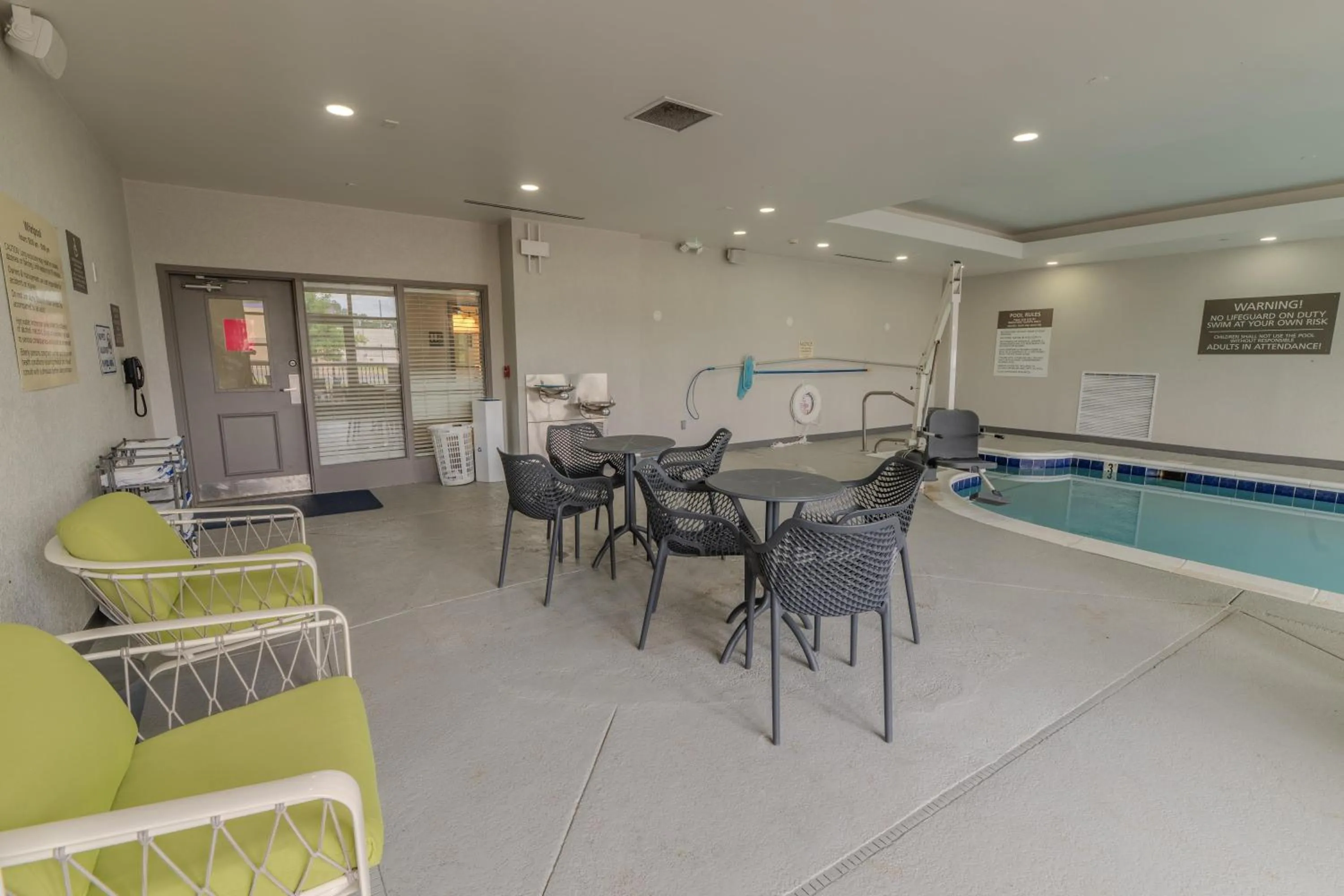 Pool view in Hampton Inn & Suites-Florence Downtown