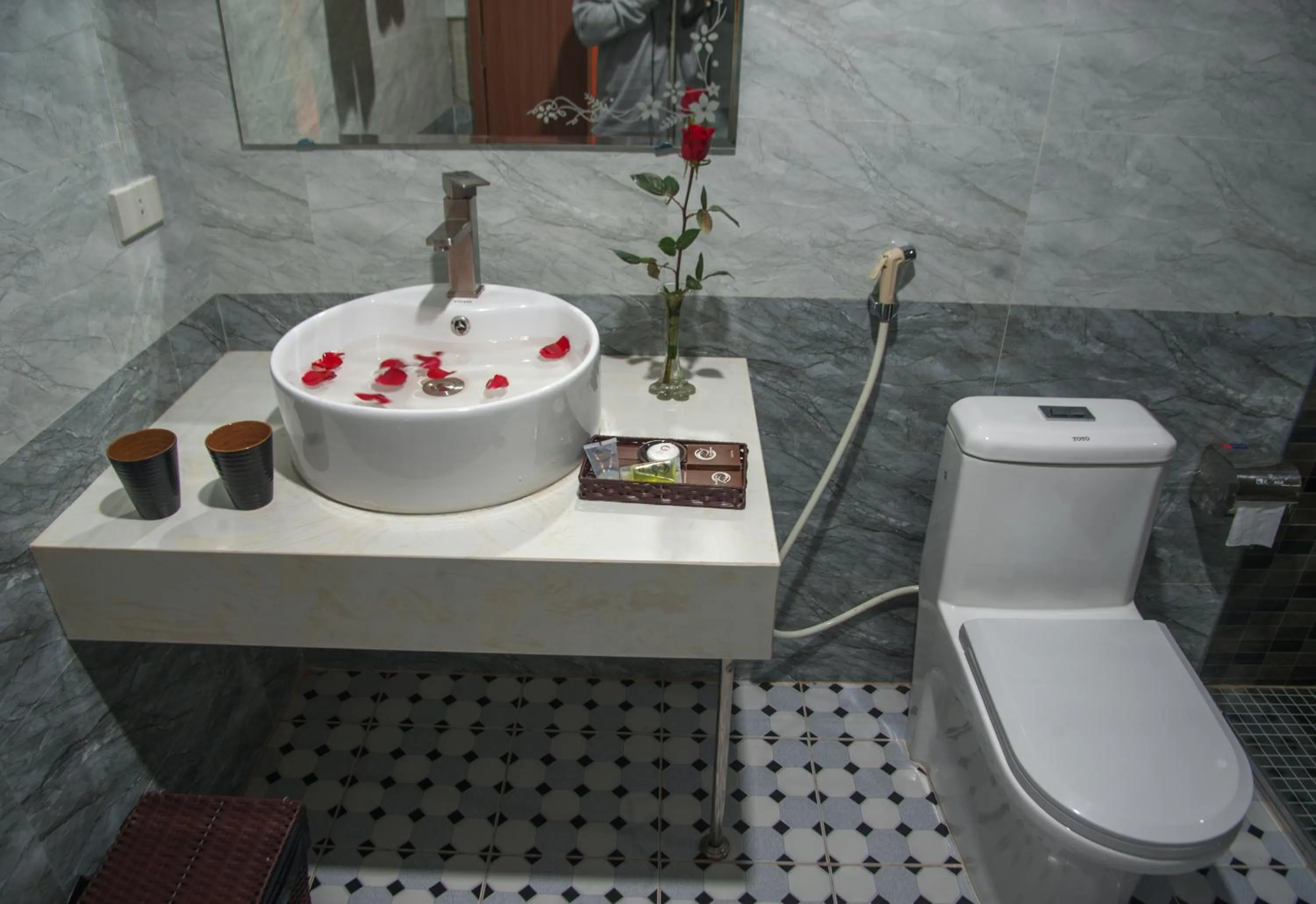 Shower in La Paloma Hotel Ninh Binh