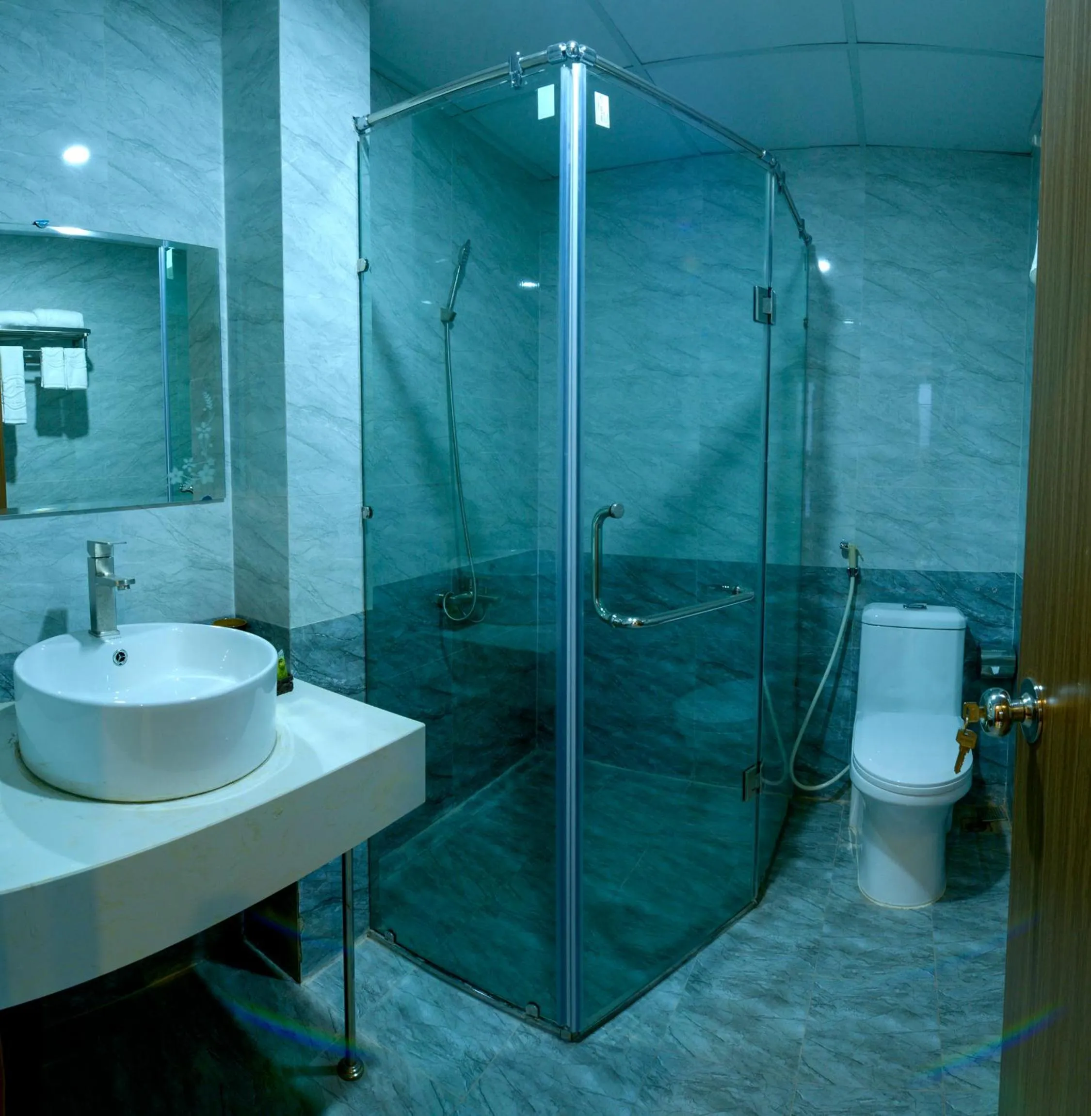 Shower in La Paloma Hotel Ninh Binh