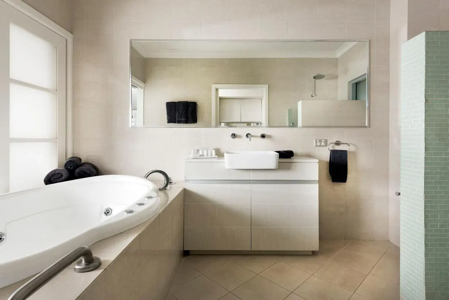 Premier Corner King in Mangrove Hotel Premier Corner King in Mangrove Hotel