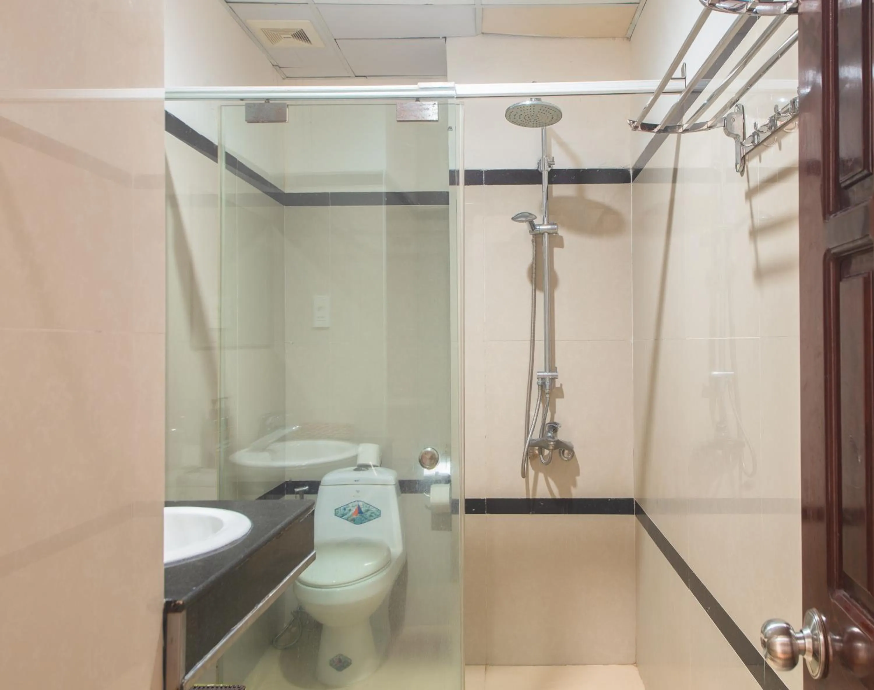 Toilet in LE SOLEIL HOTEL managed by NEST Group