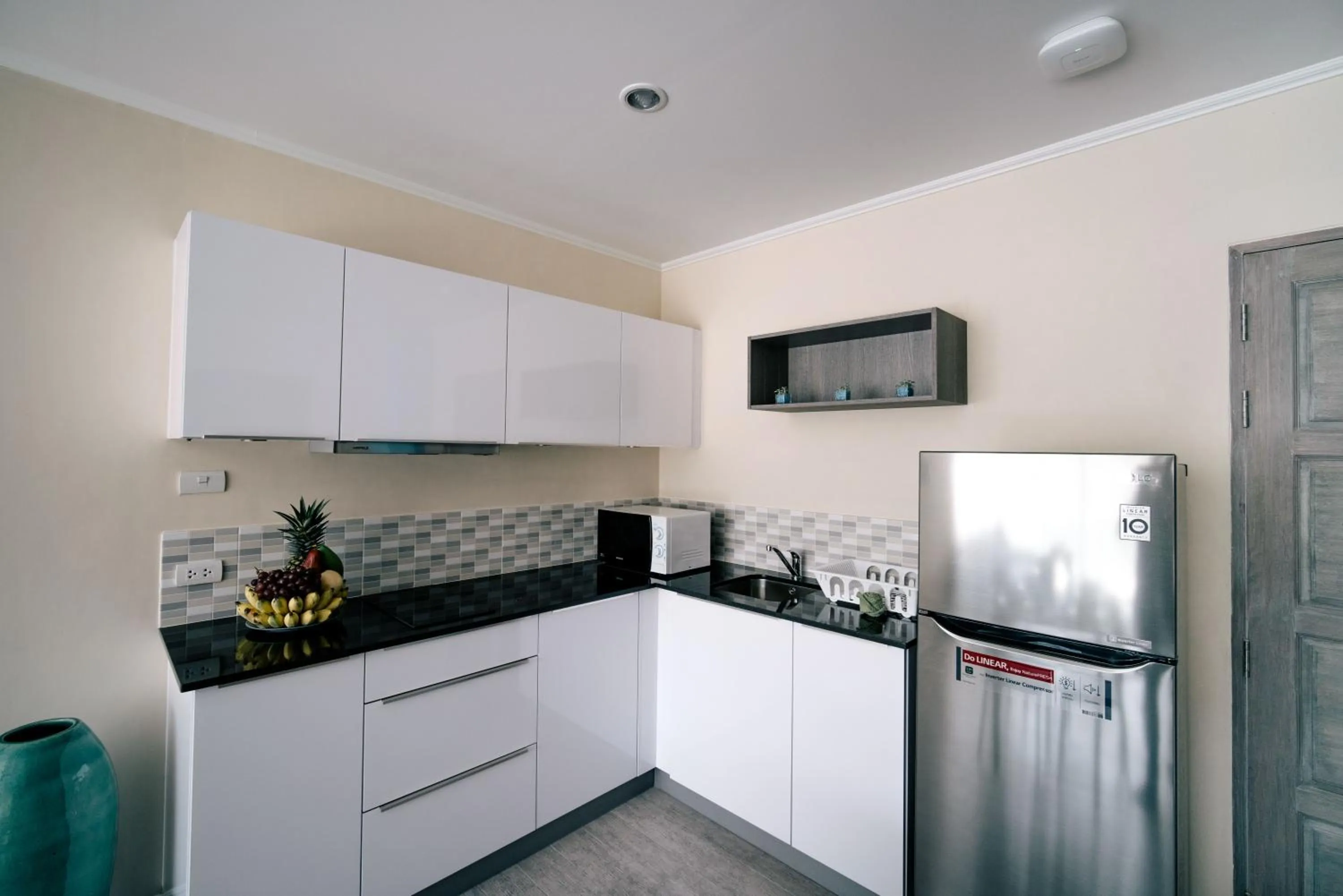 Kitchen or kitchenette in Surf and Sand Resort