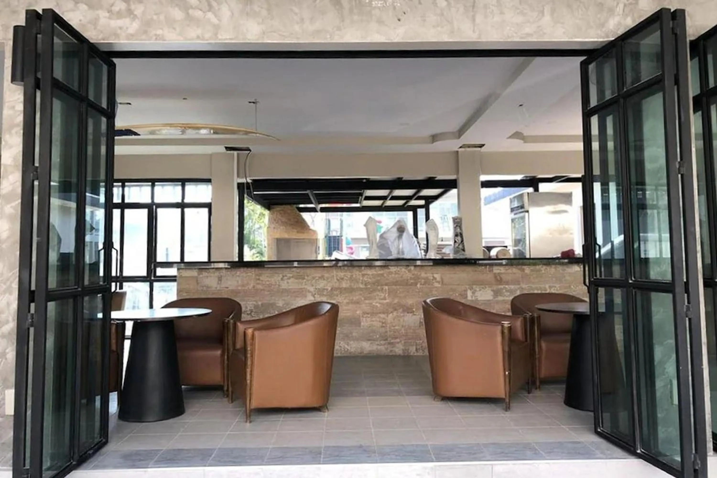 Restaurant/places to eat in Surf & Sand Resort