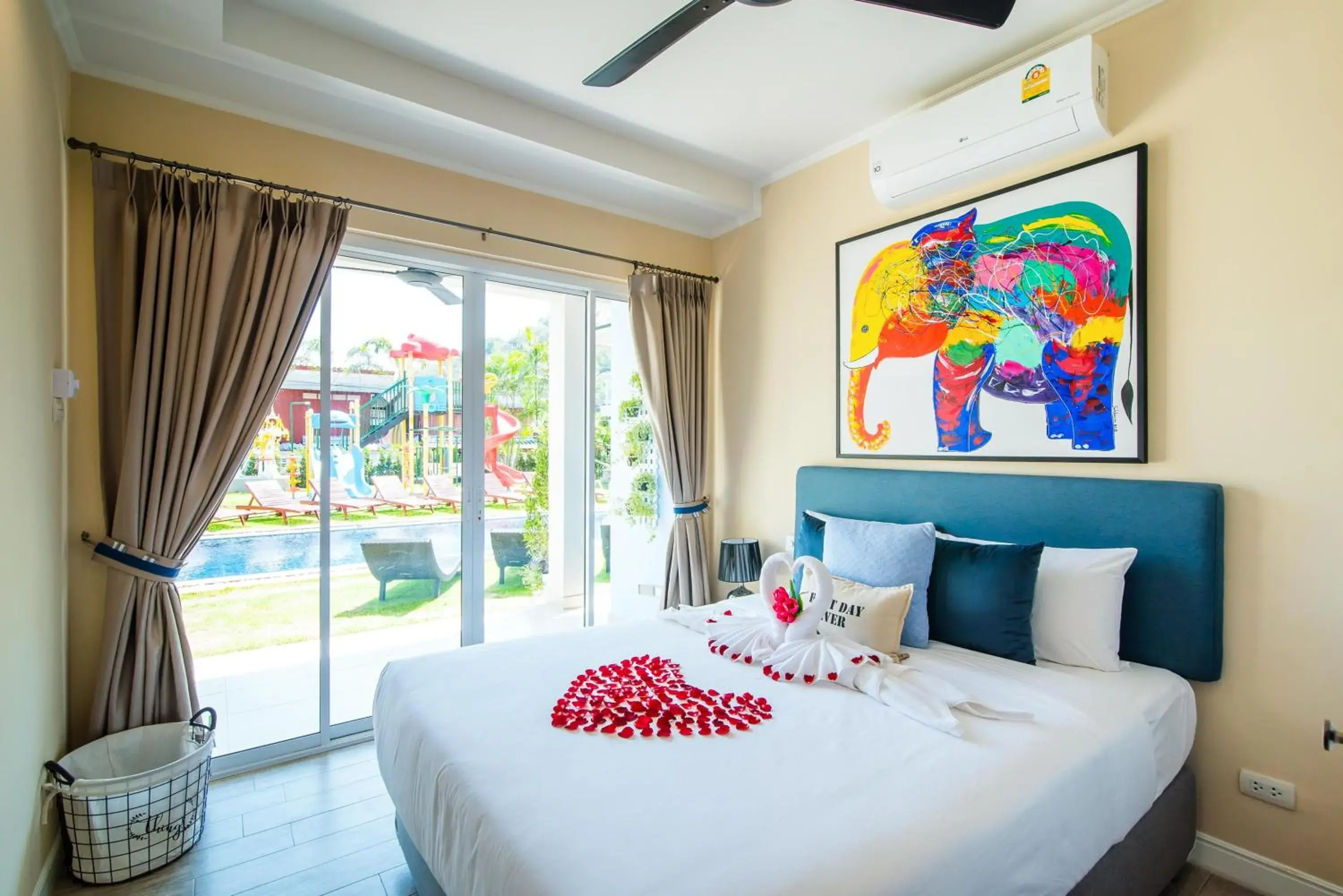 Bed in Surf and Sand Resort Bed in Surf and Sand Resort