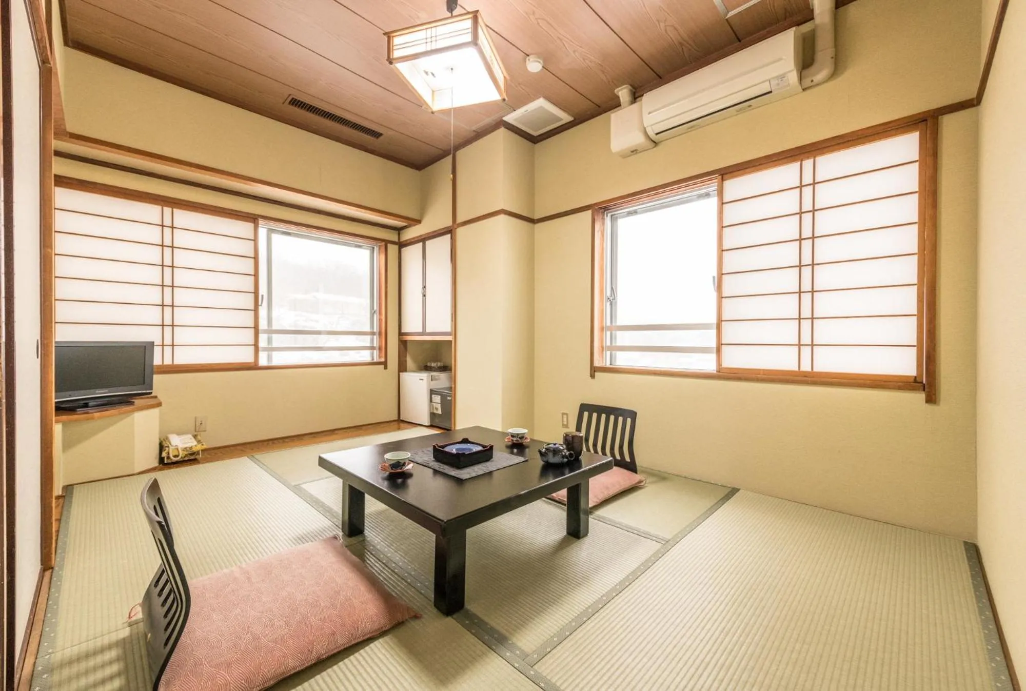 Guests in Sumiyoshiya