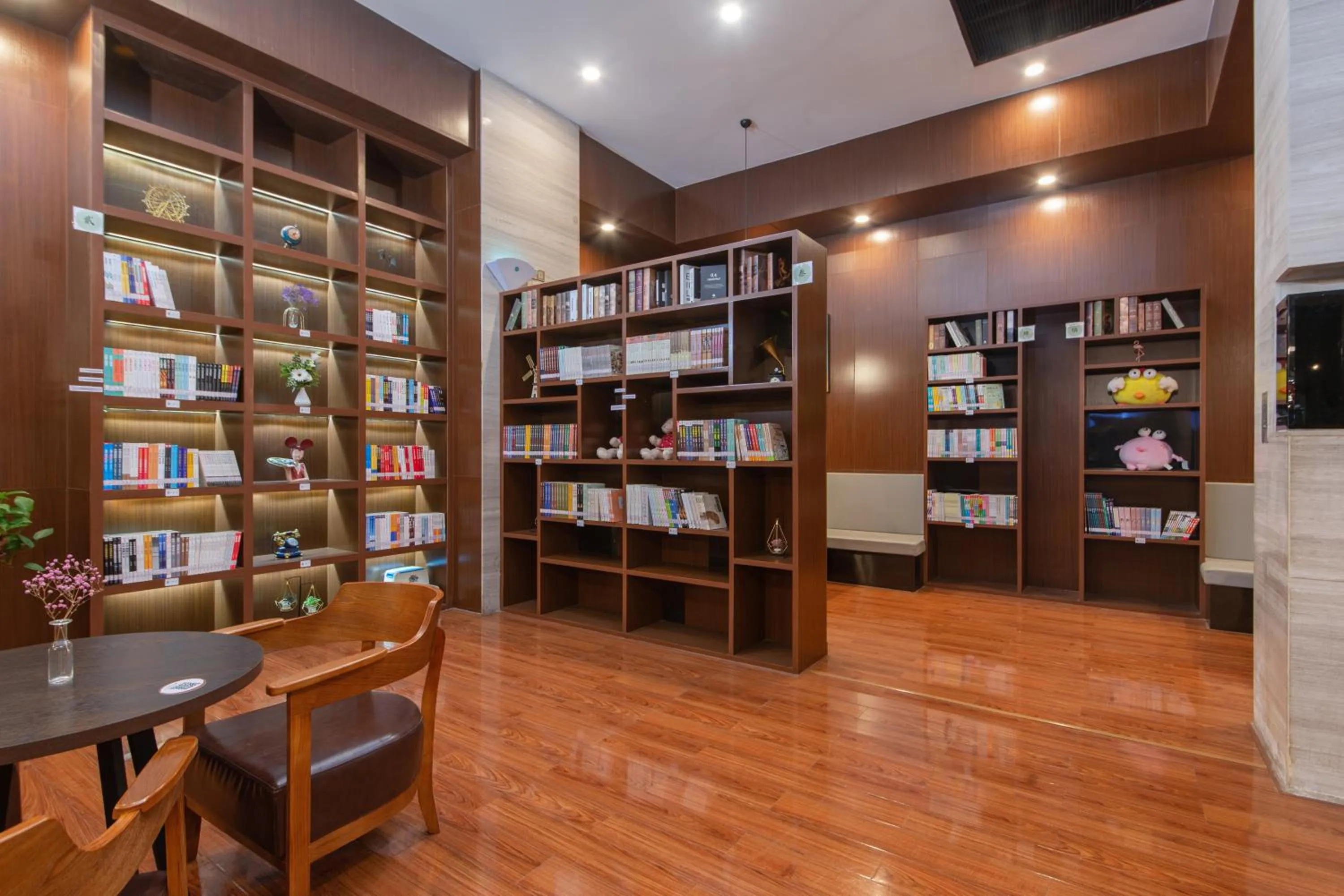 Lobby or reception in Shenzhen Ramada Plaza, North Railway Station