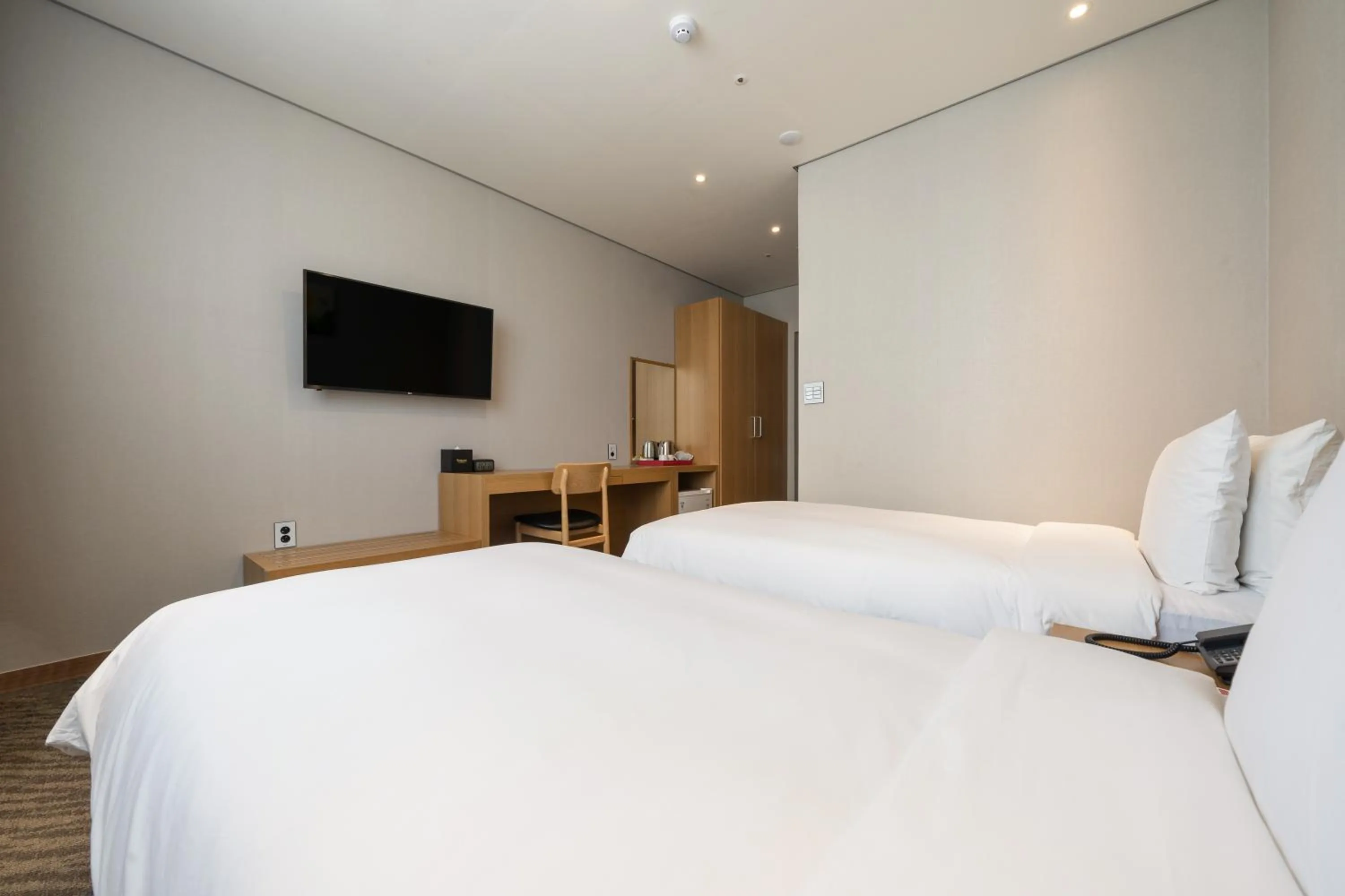 Bed in Ramada by Wyndham Seoul Dongdaemun